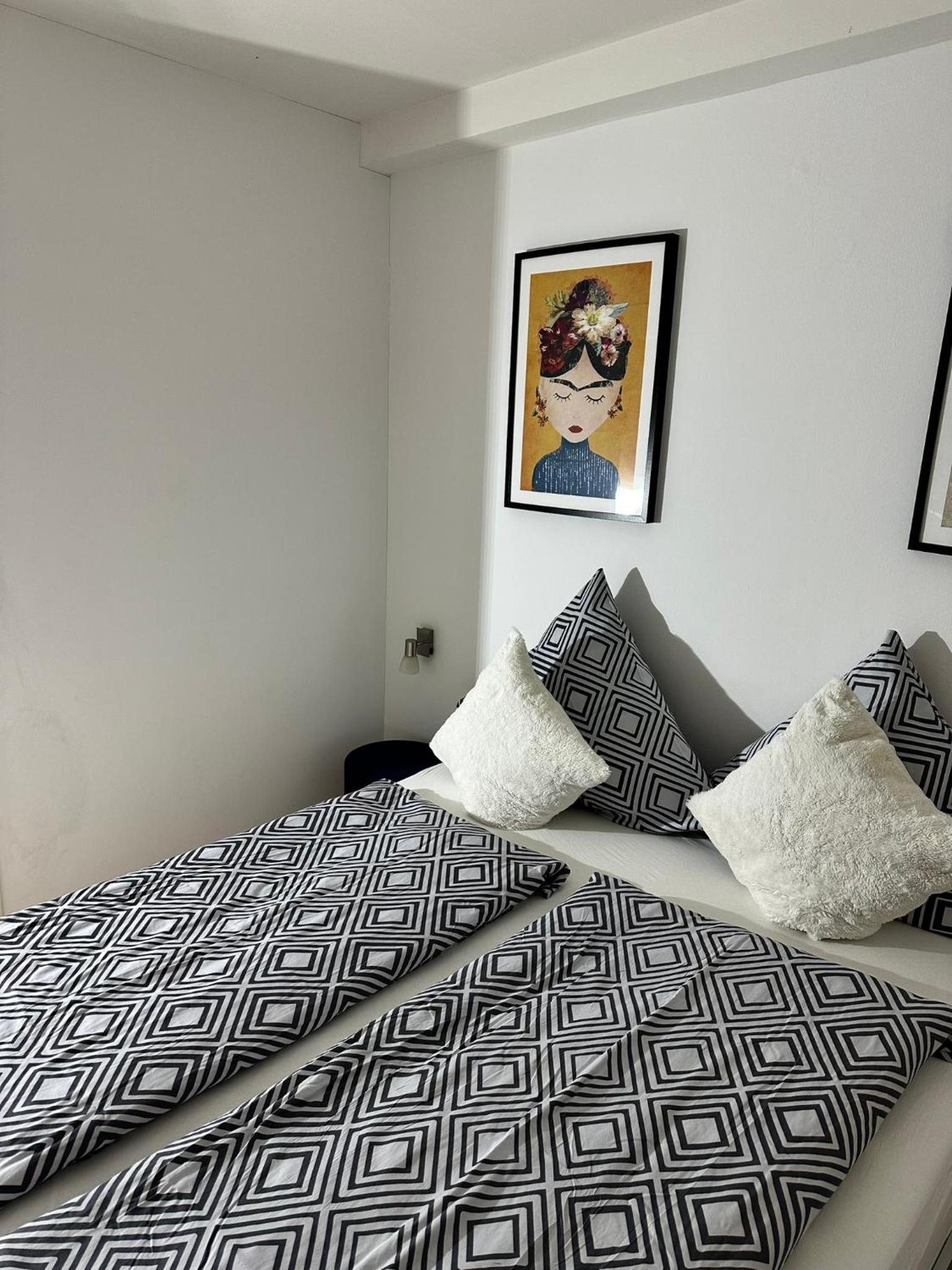 Two-Bedroom Apartment - Photo 5