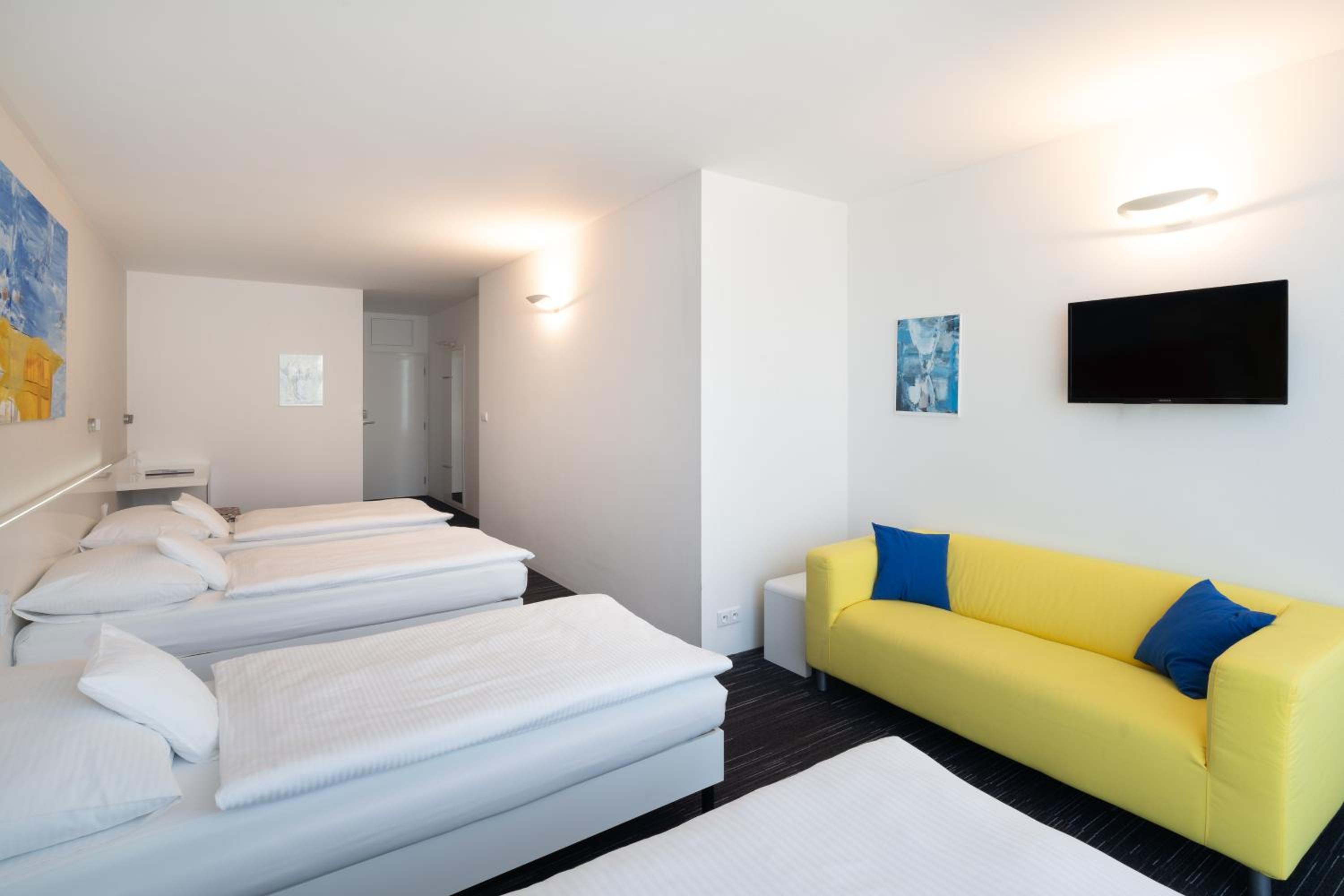 Quadruple Room - Photo 1