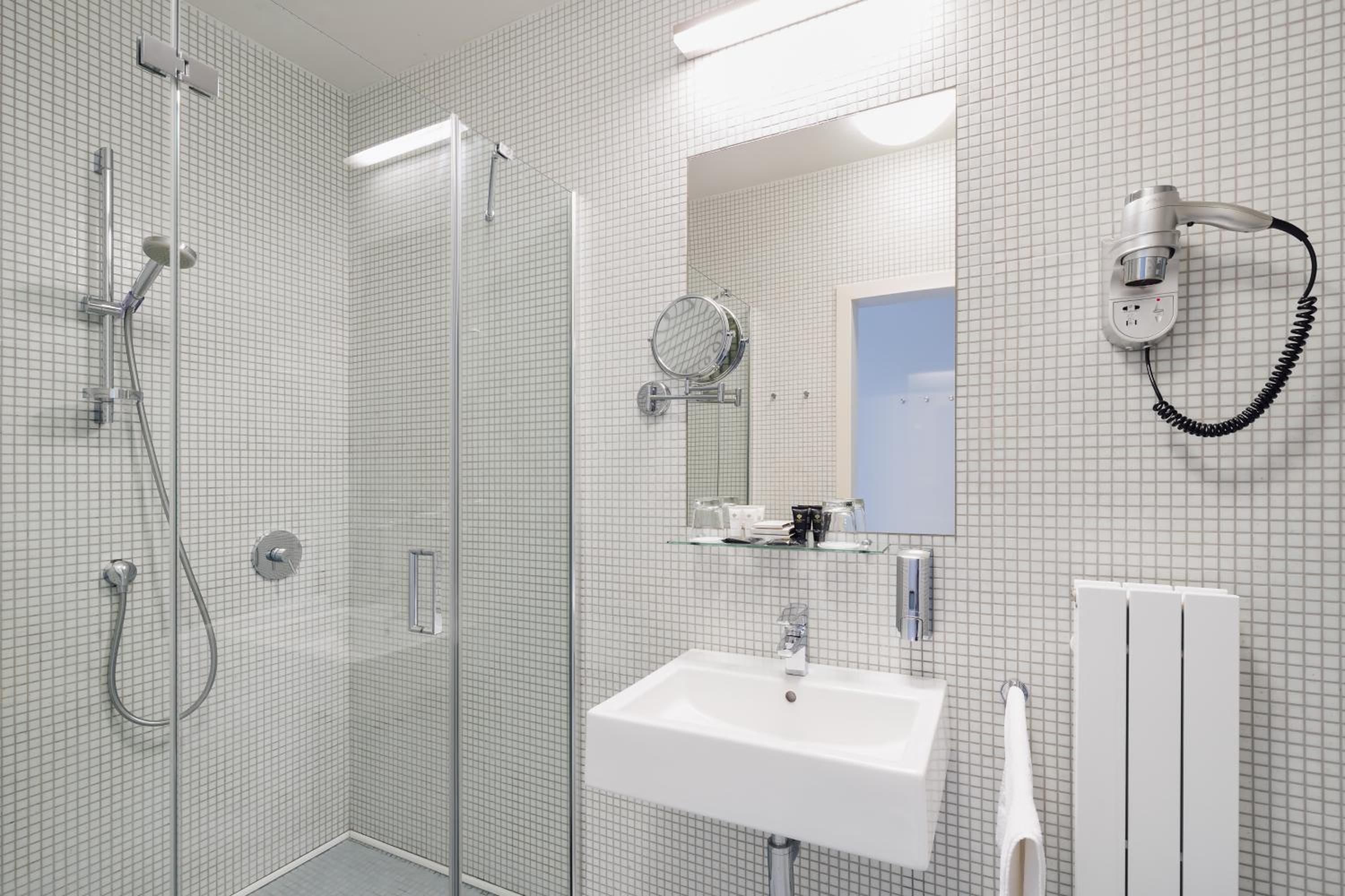 Double or Twin Room - Photo 2