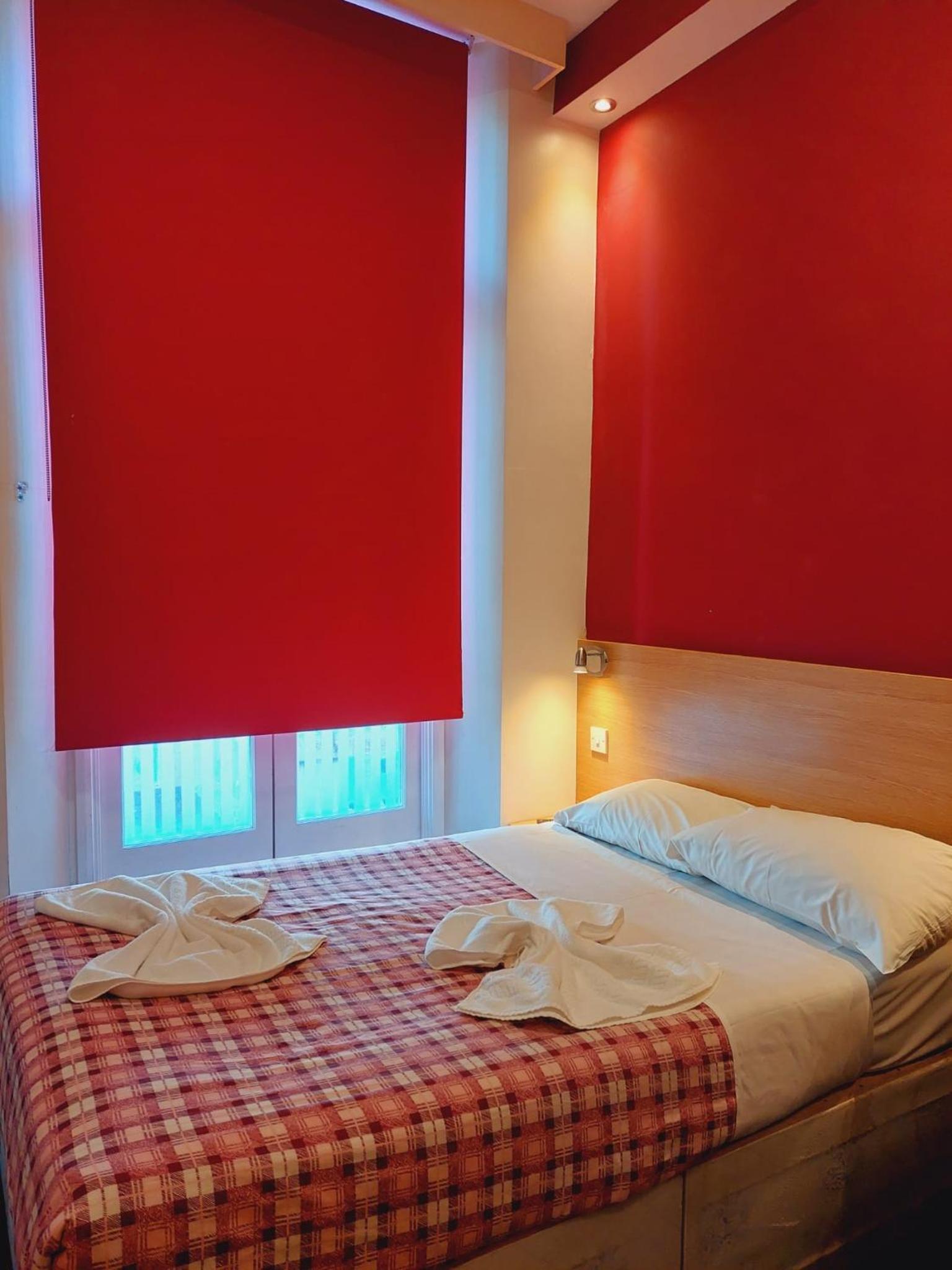 Double Room with private toilet and shower photo 3