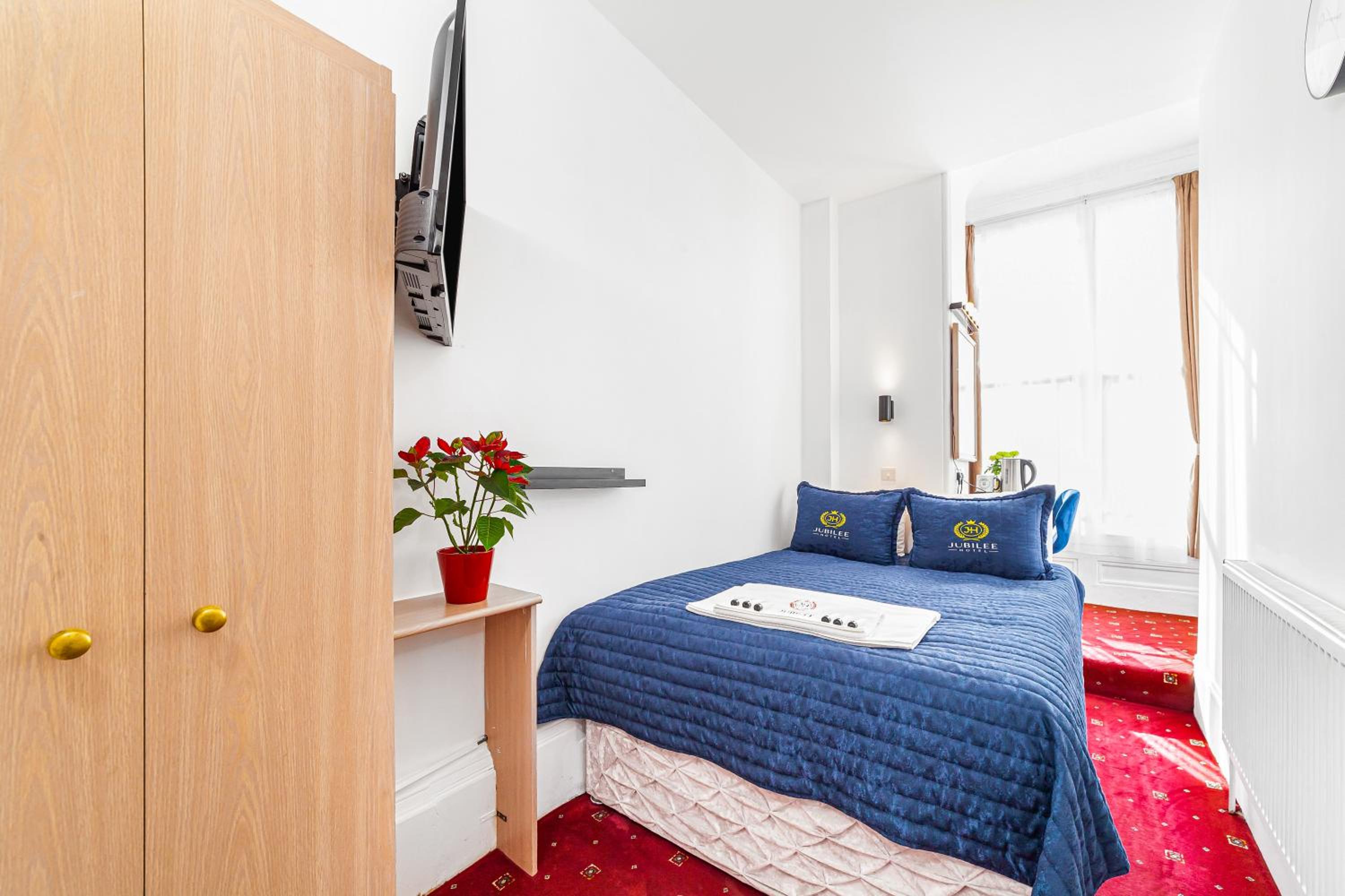Large Double Room photo 1