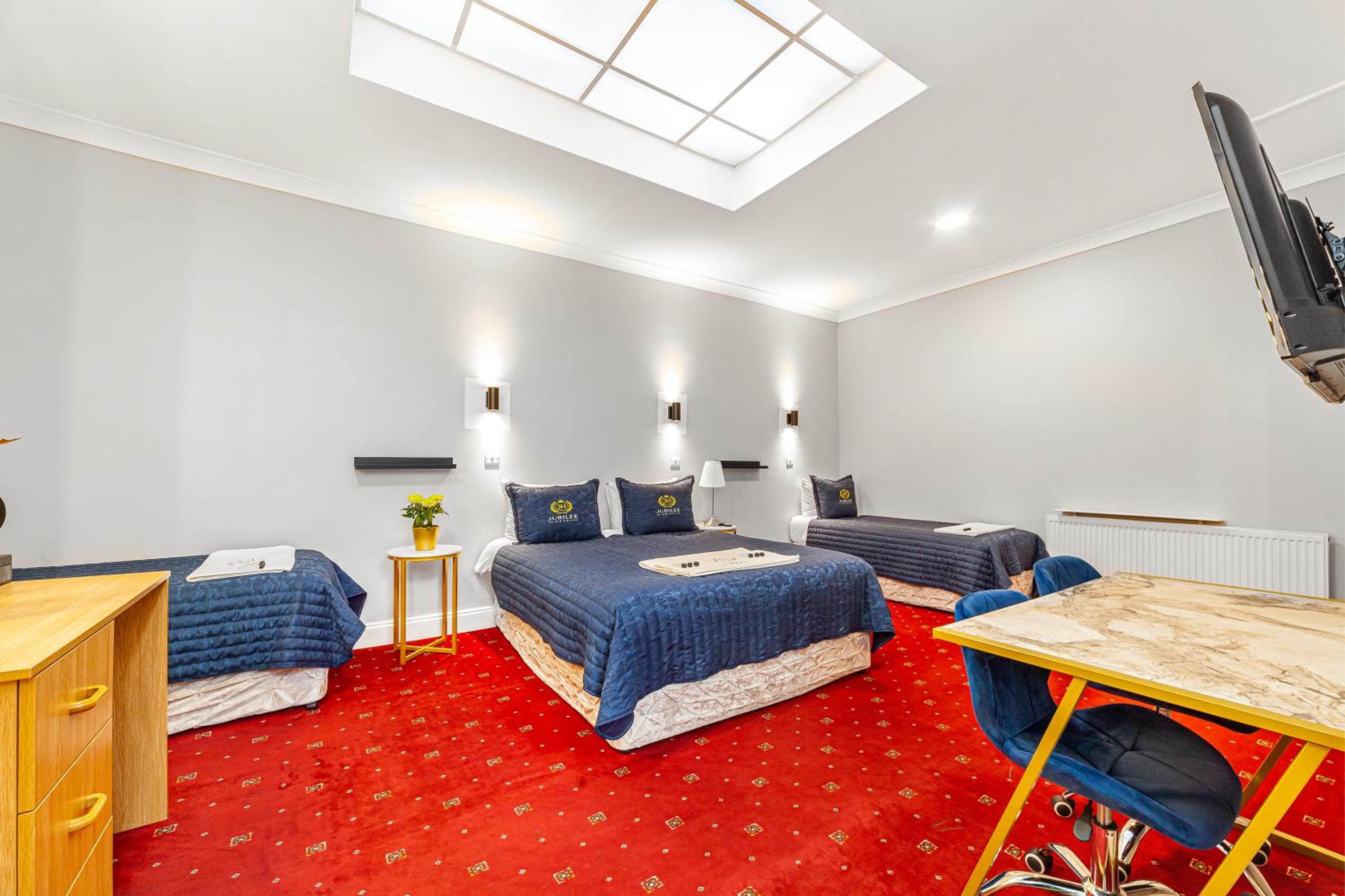 Family Room (2 Adults + 2 Children) photo 3