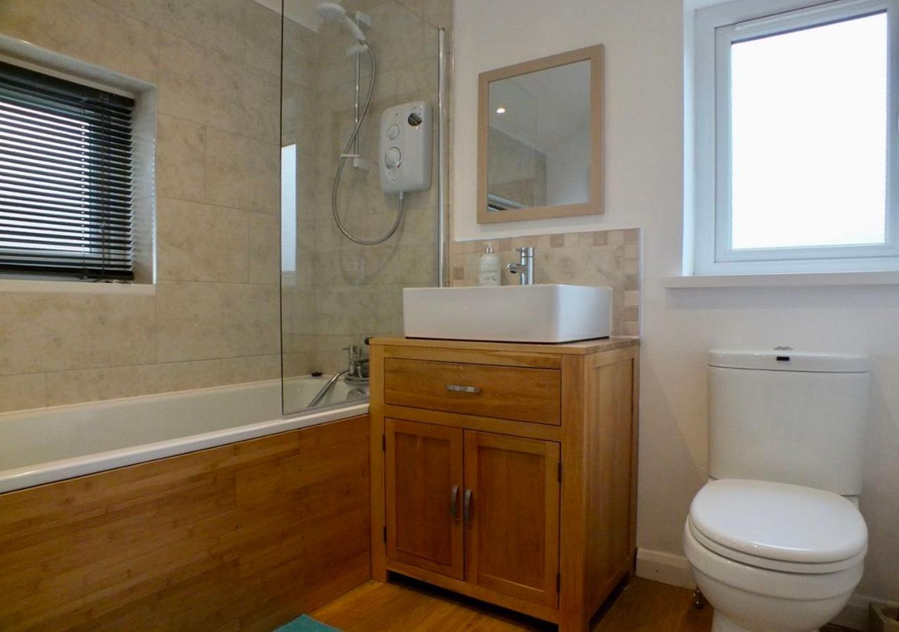 Three-Bedroom House photo 3