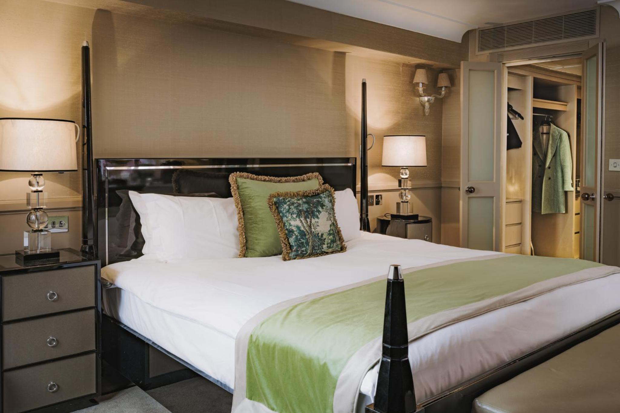 Executive Room thumbnail 5