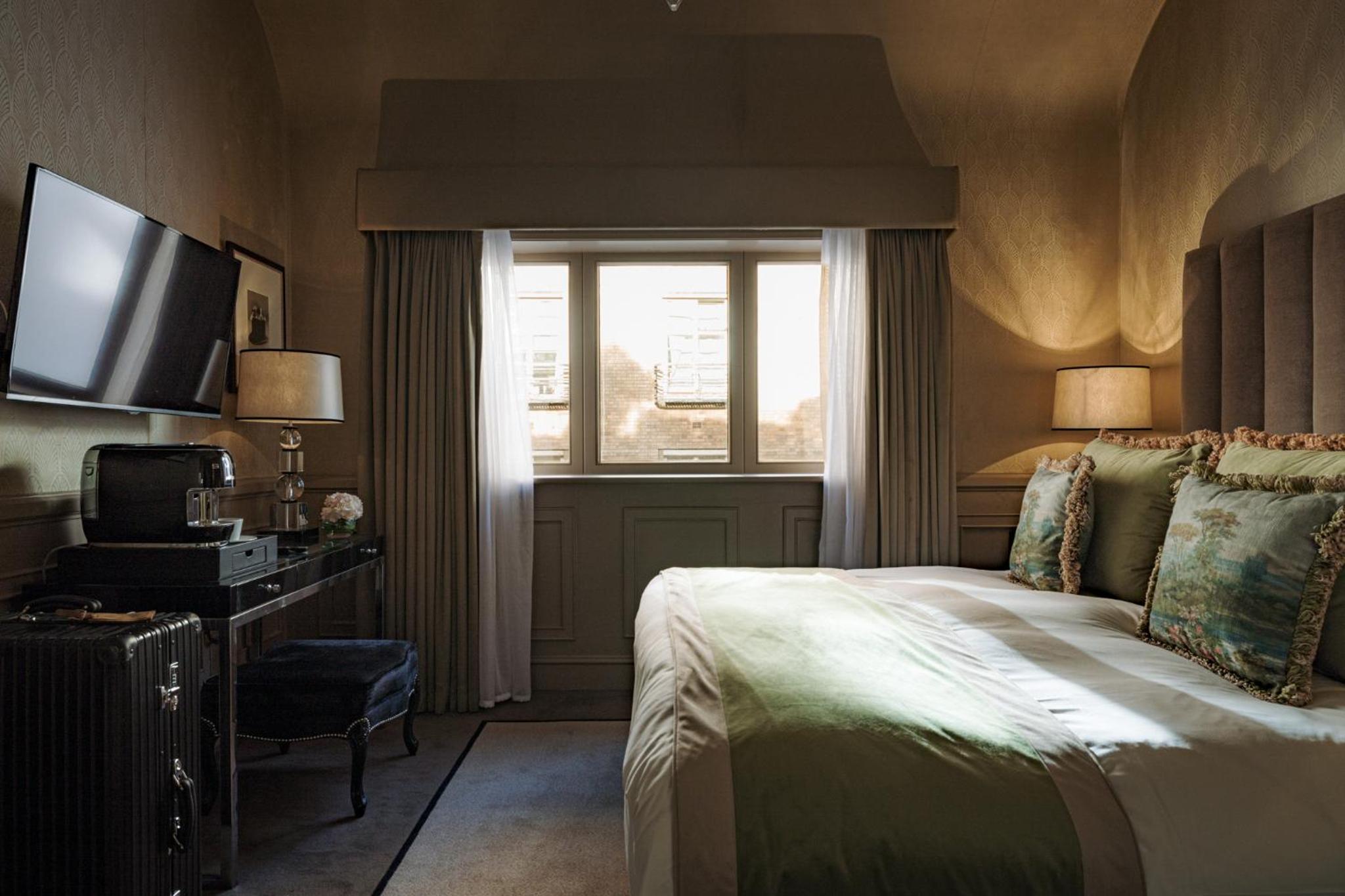 Deluxe King Suite