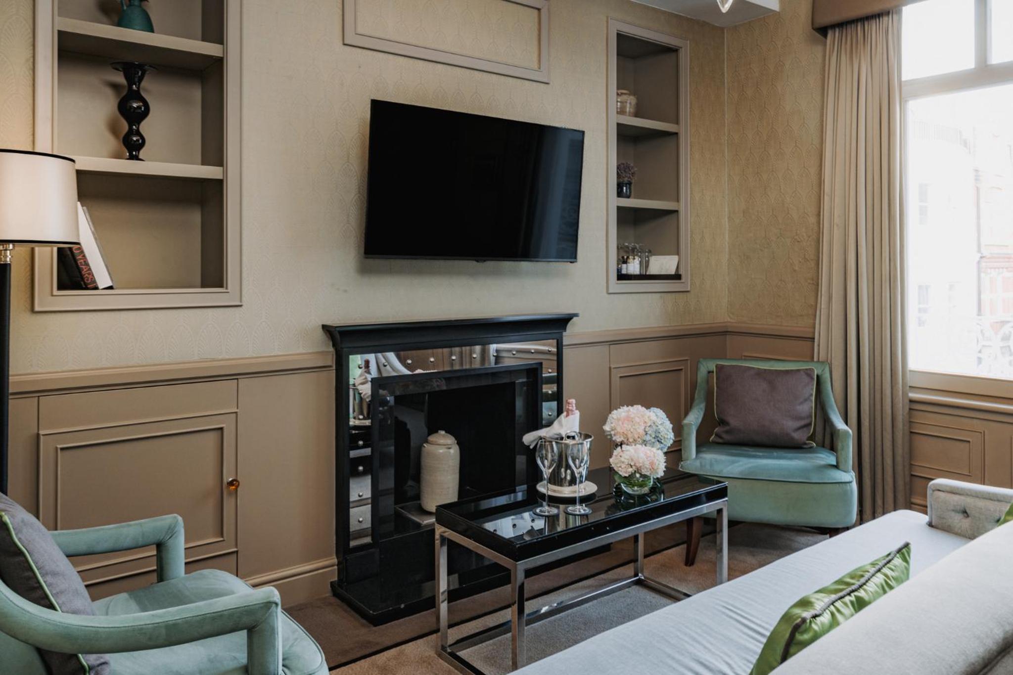Deluxe King Suite