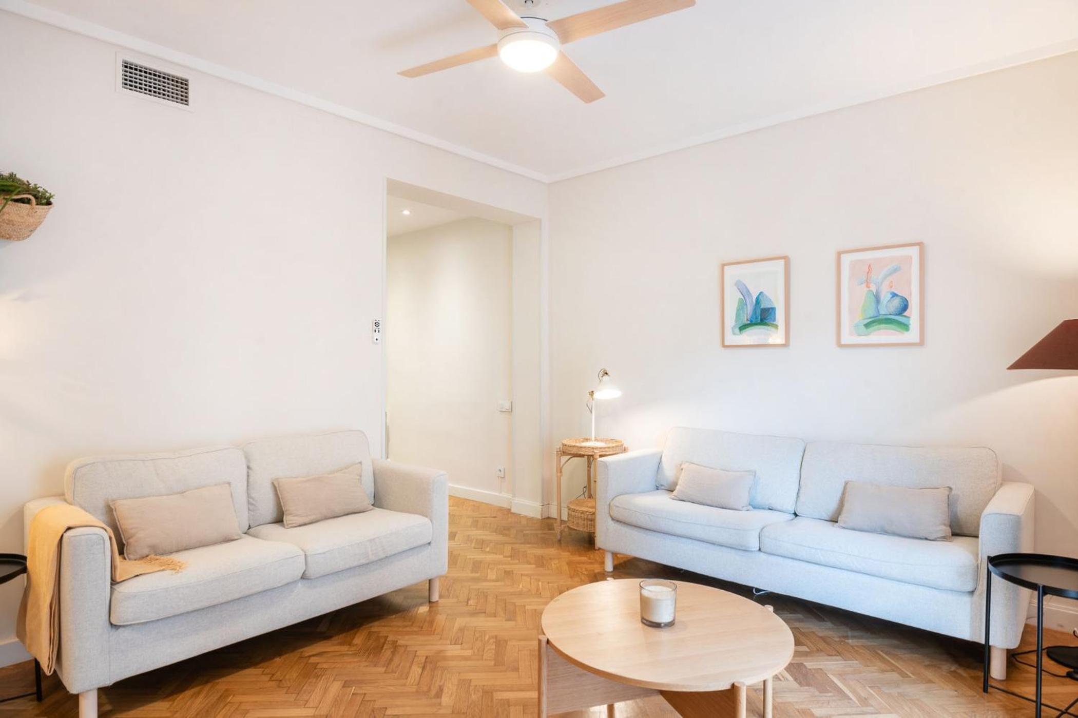 Four-Bedroom Apartment with Balcony  photo 3