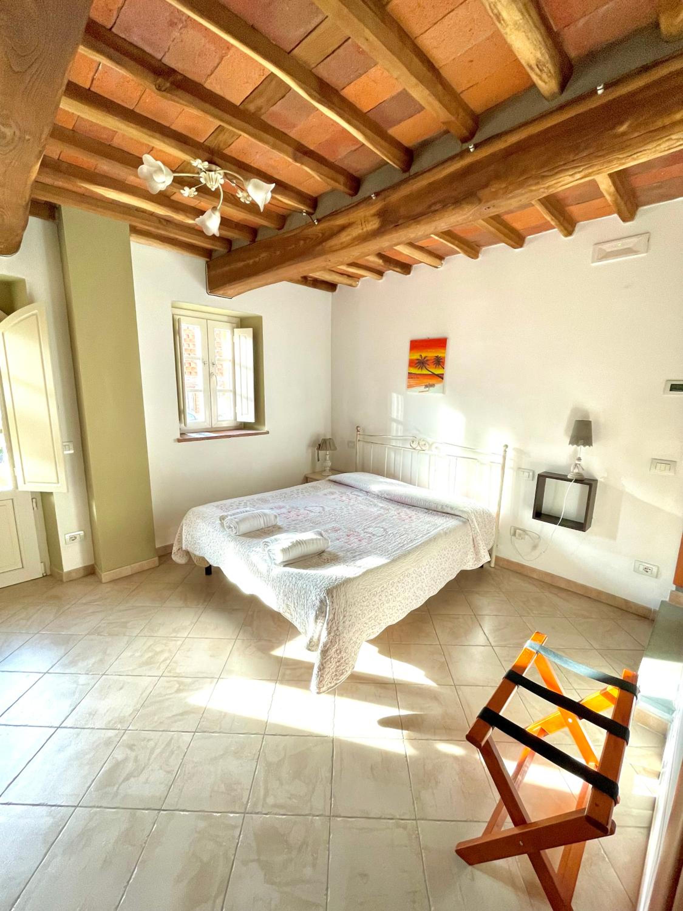 Double Room - Photo 16