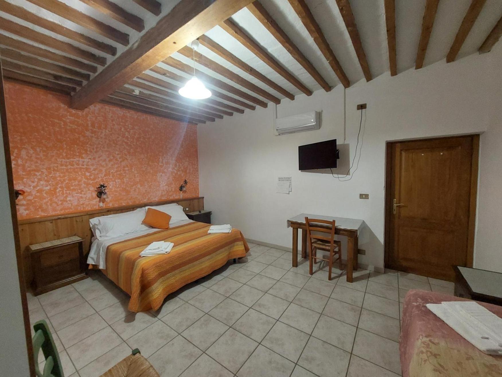 Double or Twin Room photo 2