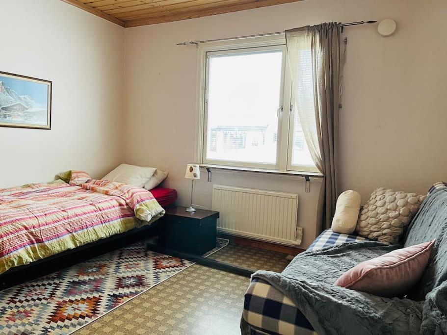 Three-Bedroom House photo 3