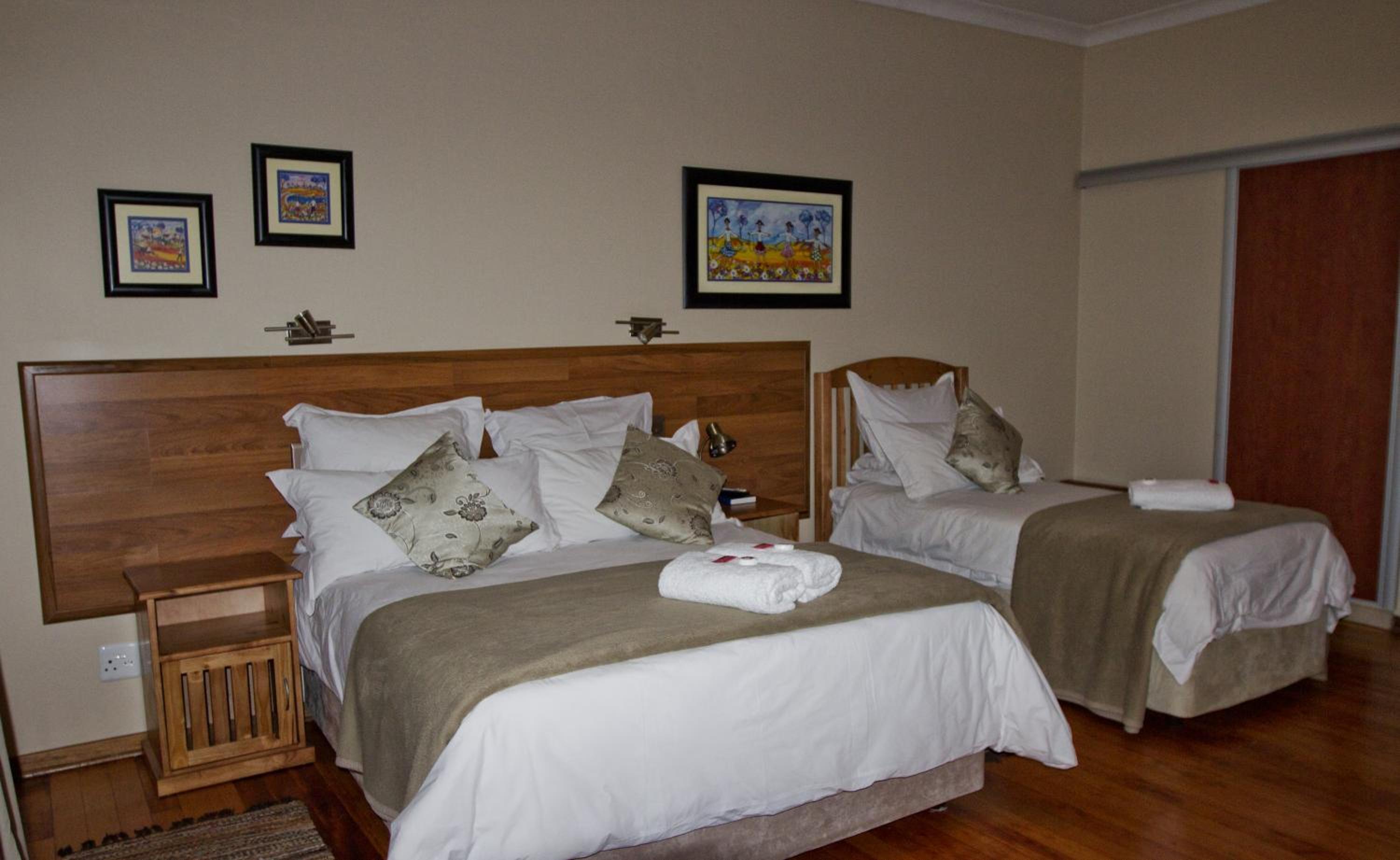 Family Room - Photo 2