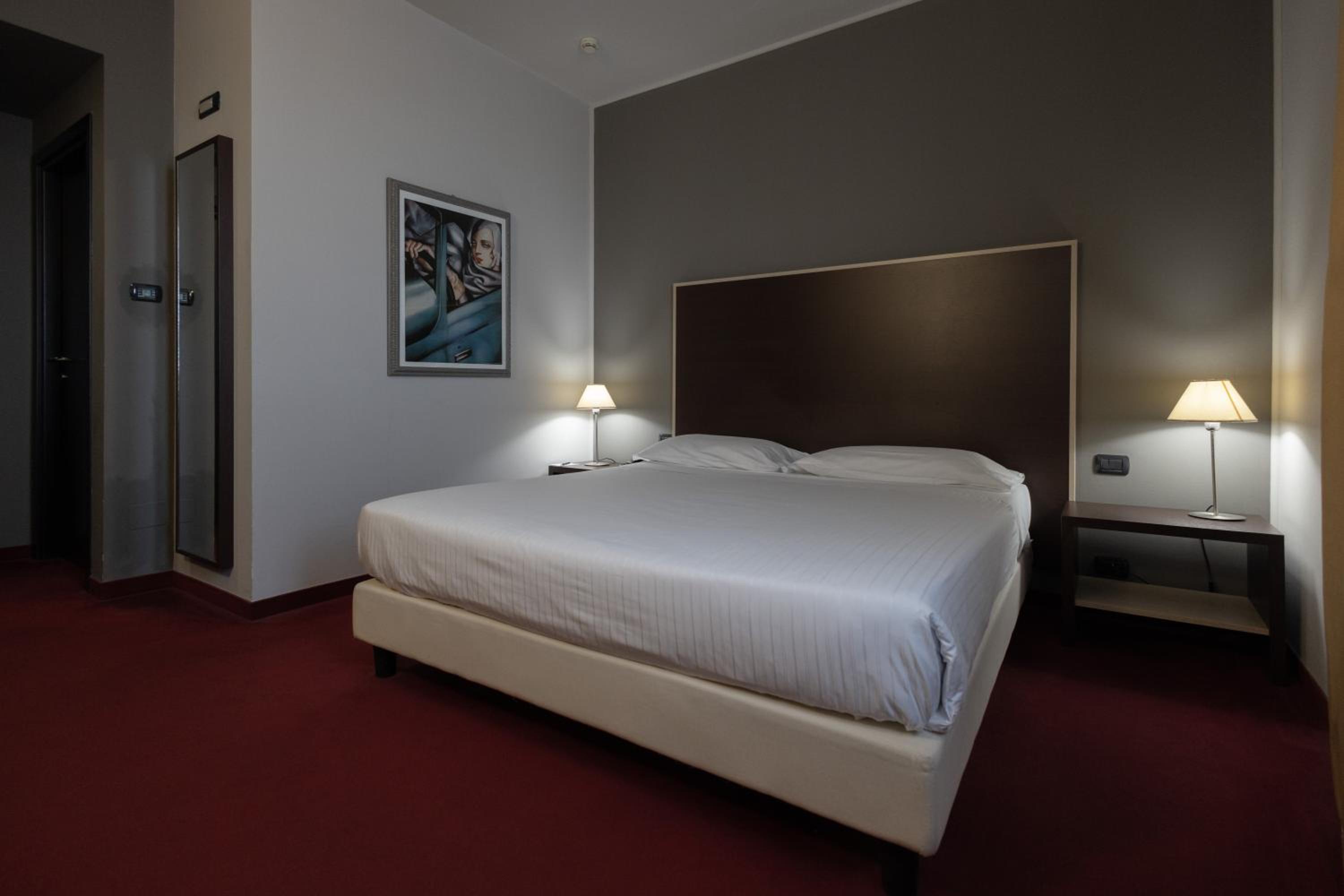 Classic Double Room (1 Adult) - Photo 12