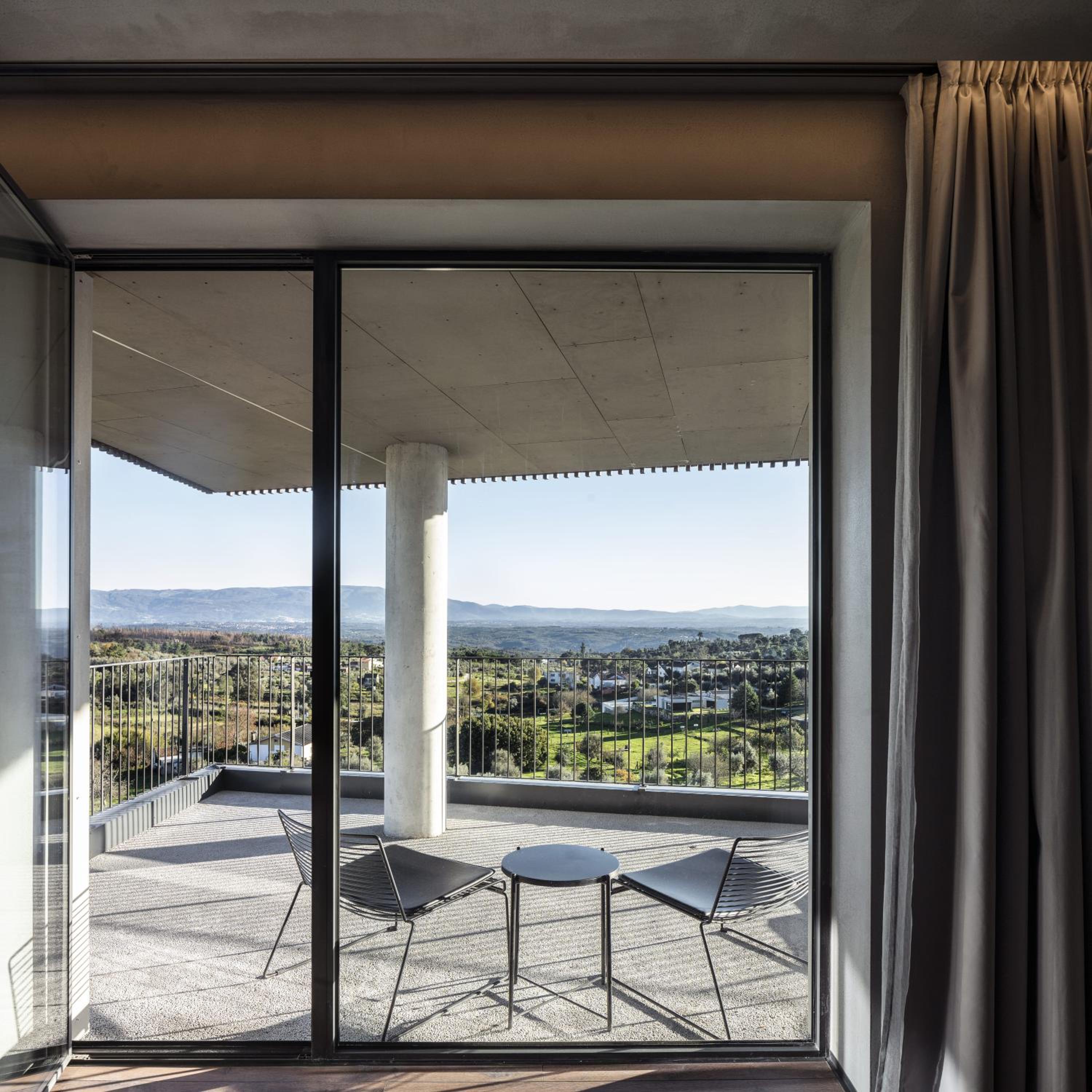 Suite with Balcony and Mountain View - Photo 7