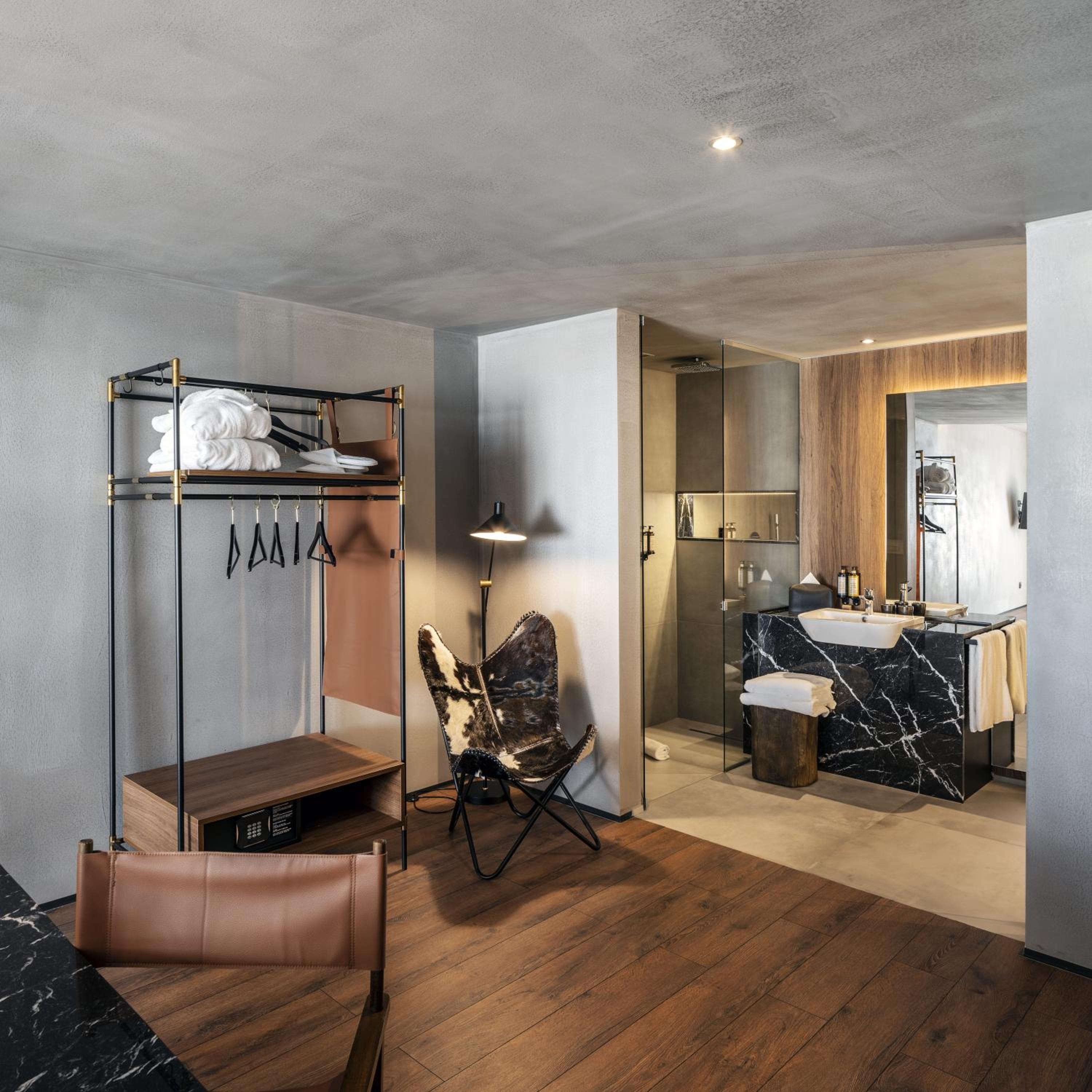 Suite with Balcony and Mountain View - Photo 13