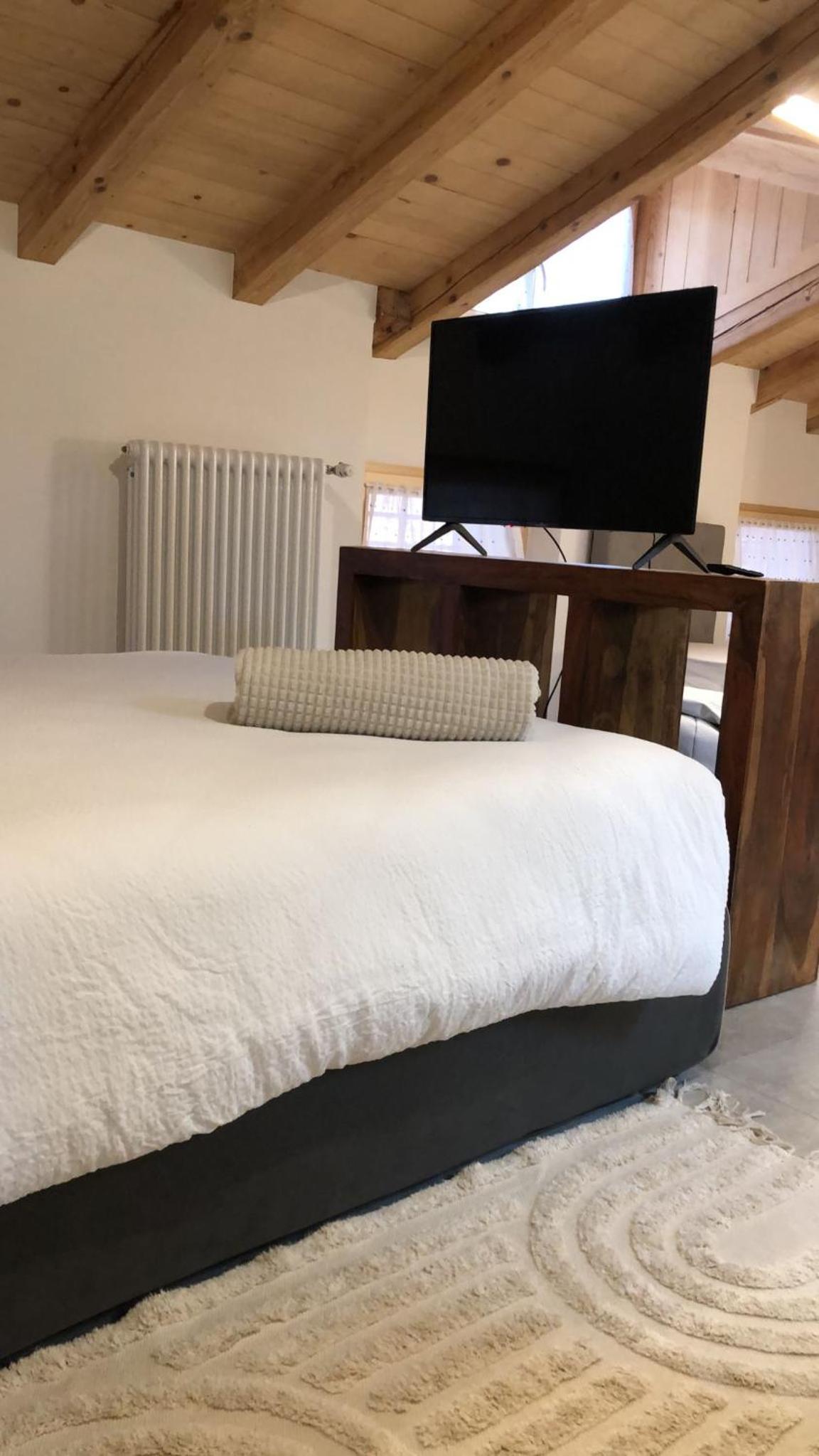 Deluxe King Room photo 3