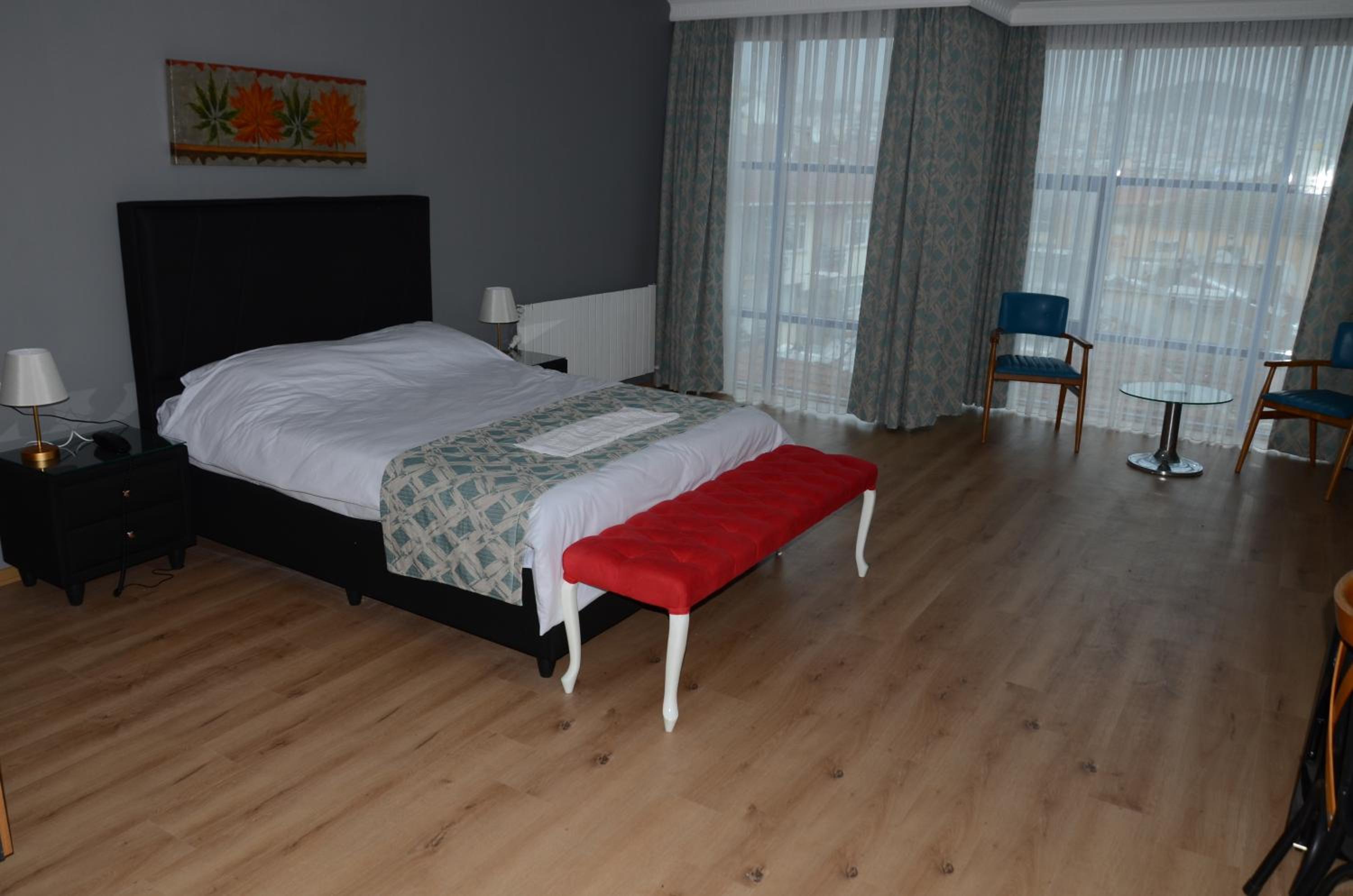Double Room with Balcony (2 Adults + 1 Child) photo 2