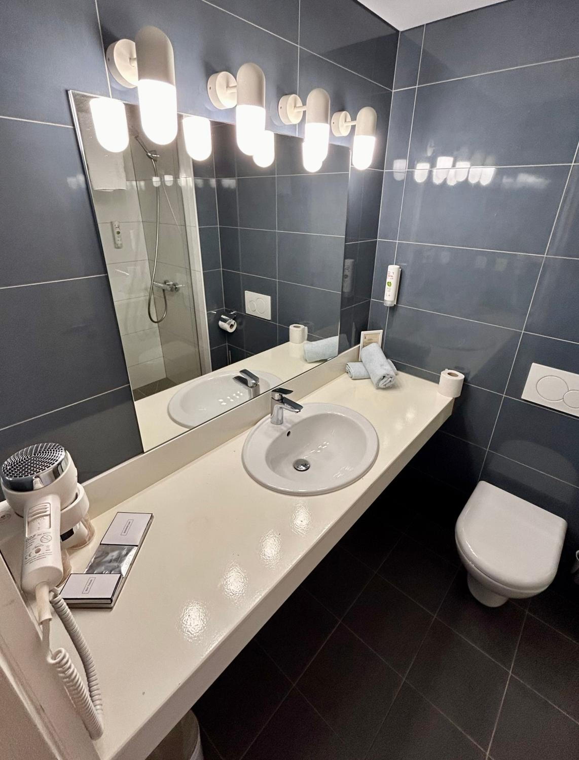 Standard Twin/Double Room - Photo 8