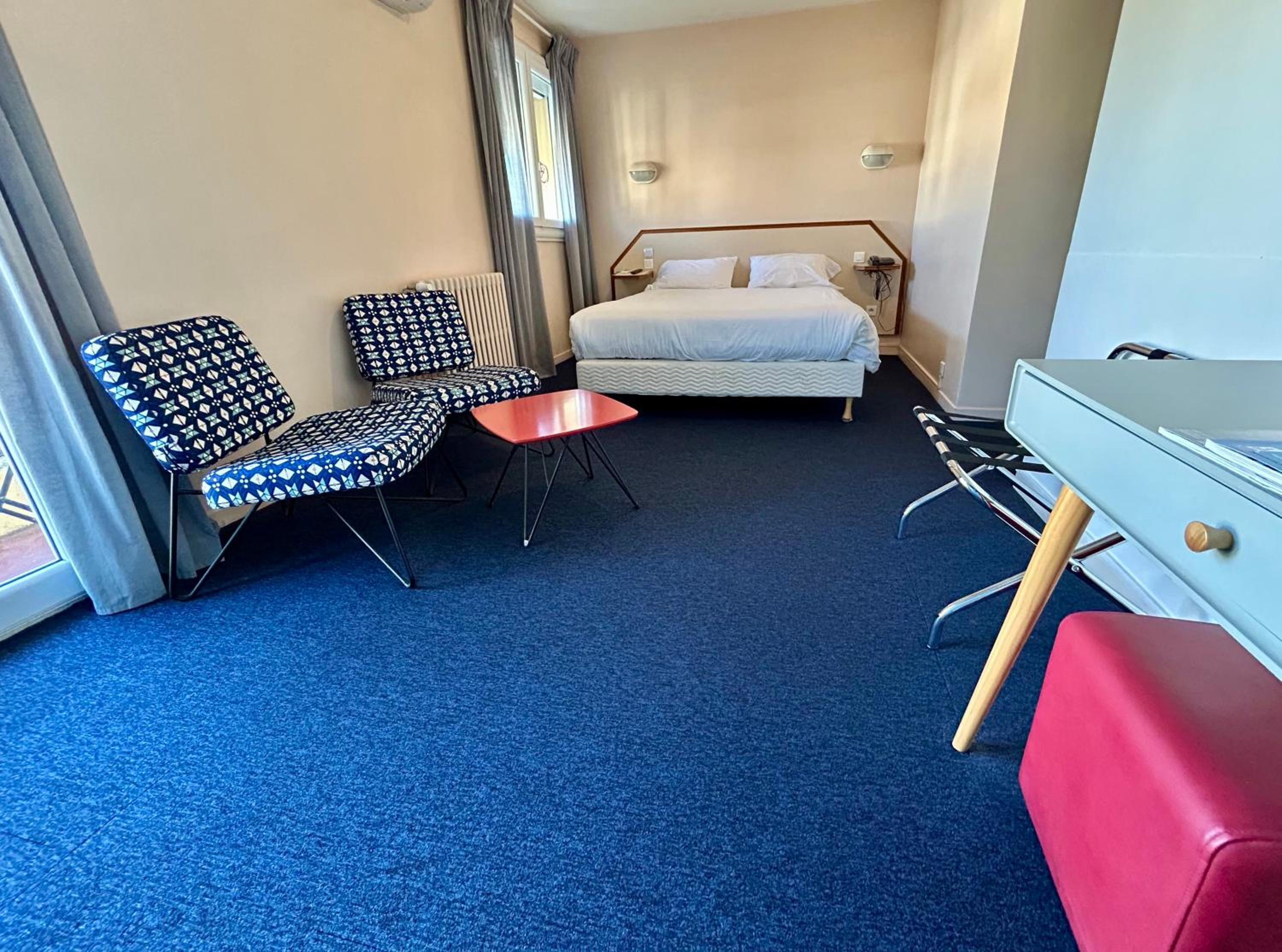 Superior Double or Twin Room with City View - Photo 3
