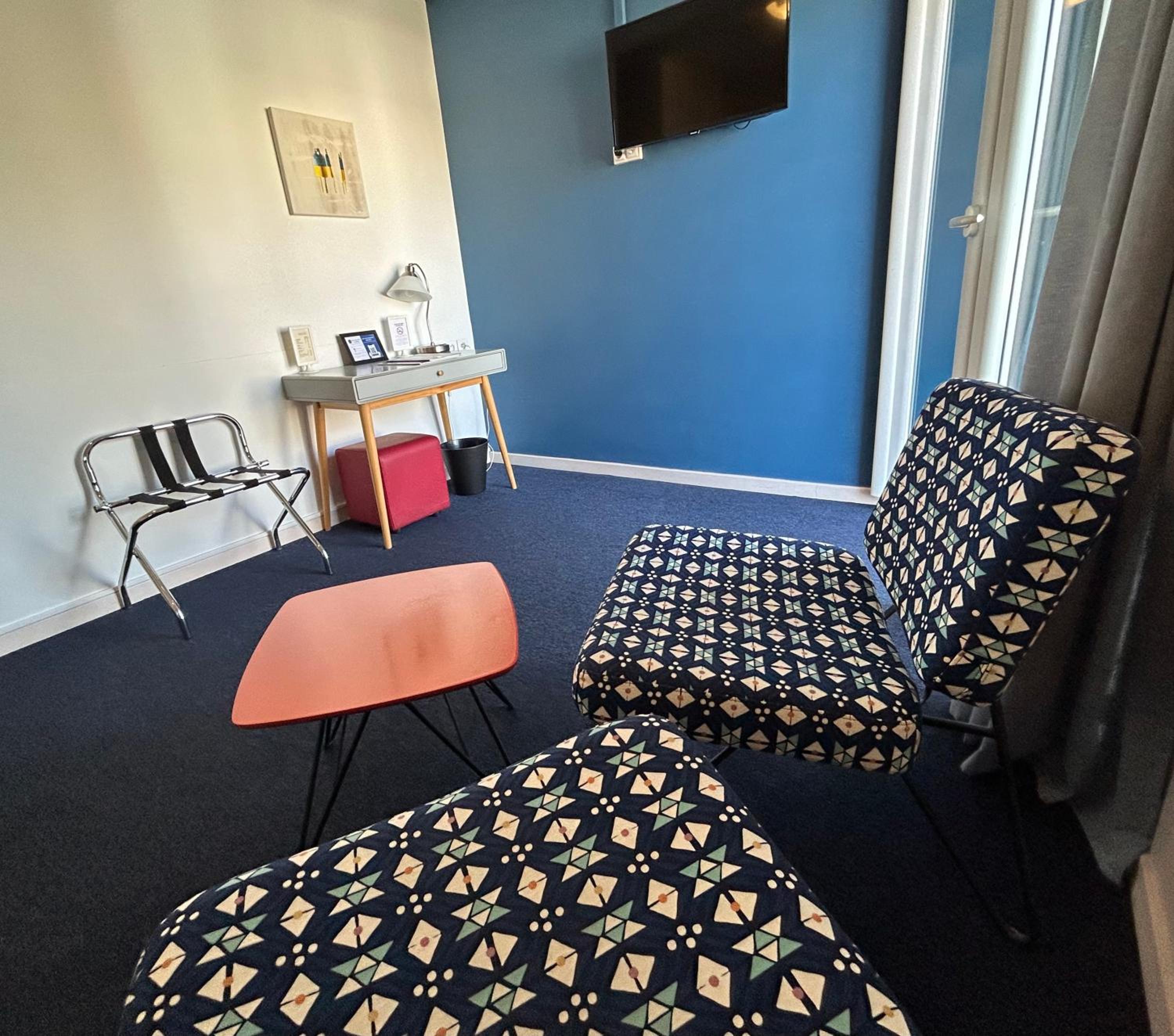 Superior Double or Twin Room with City View - Photo 5