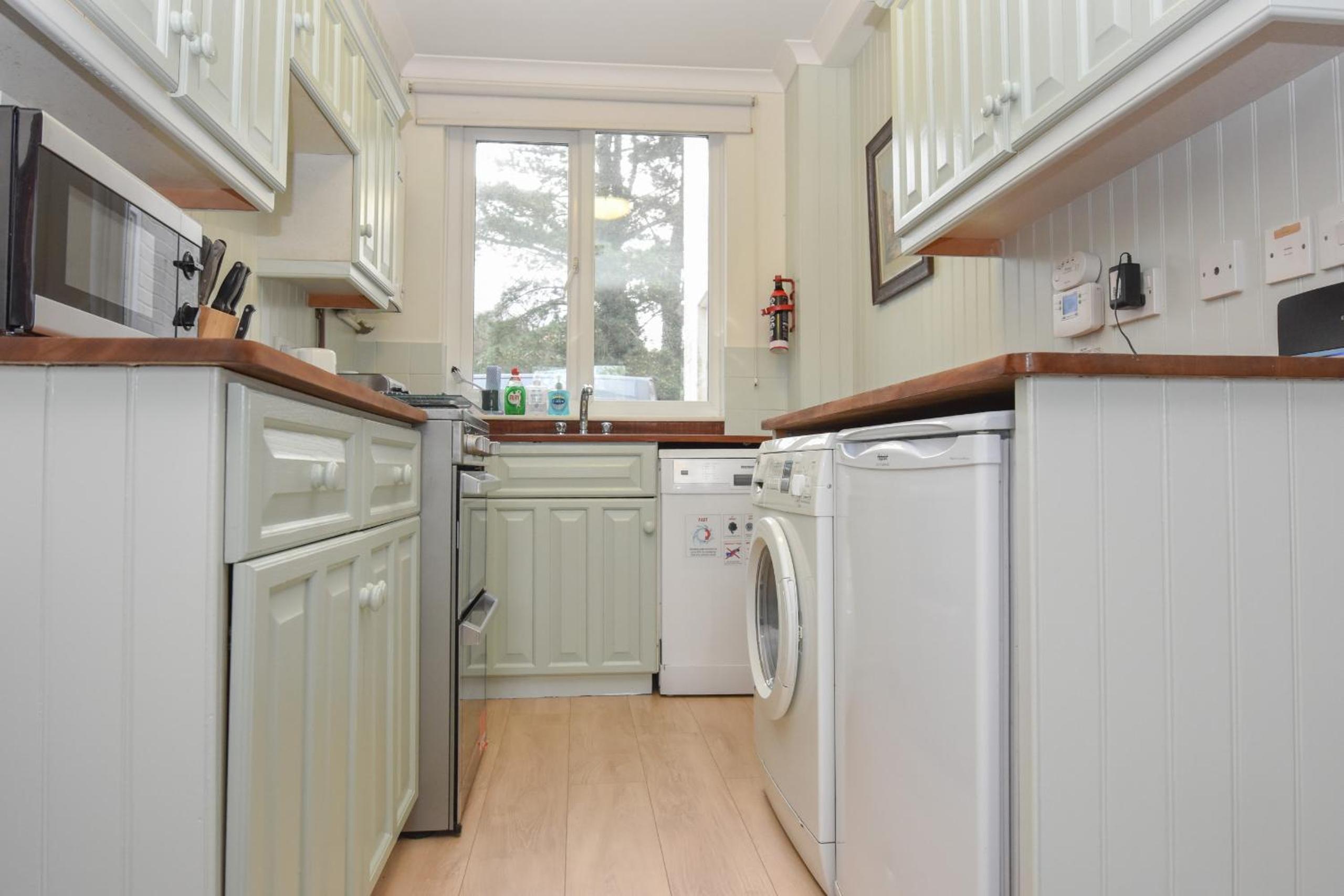 Four-Bedroom House photo 2