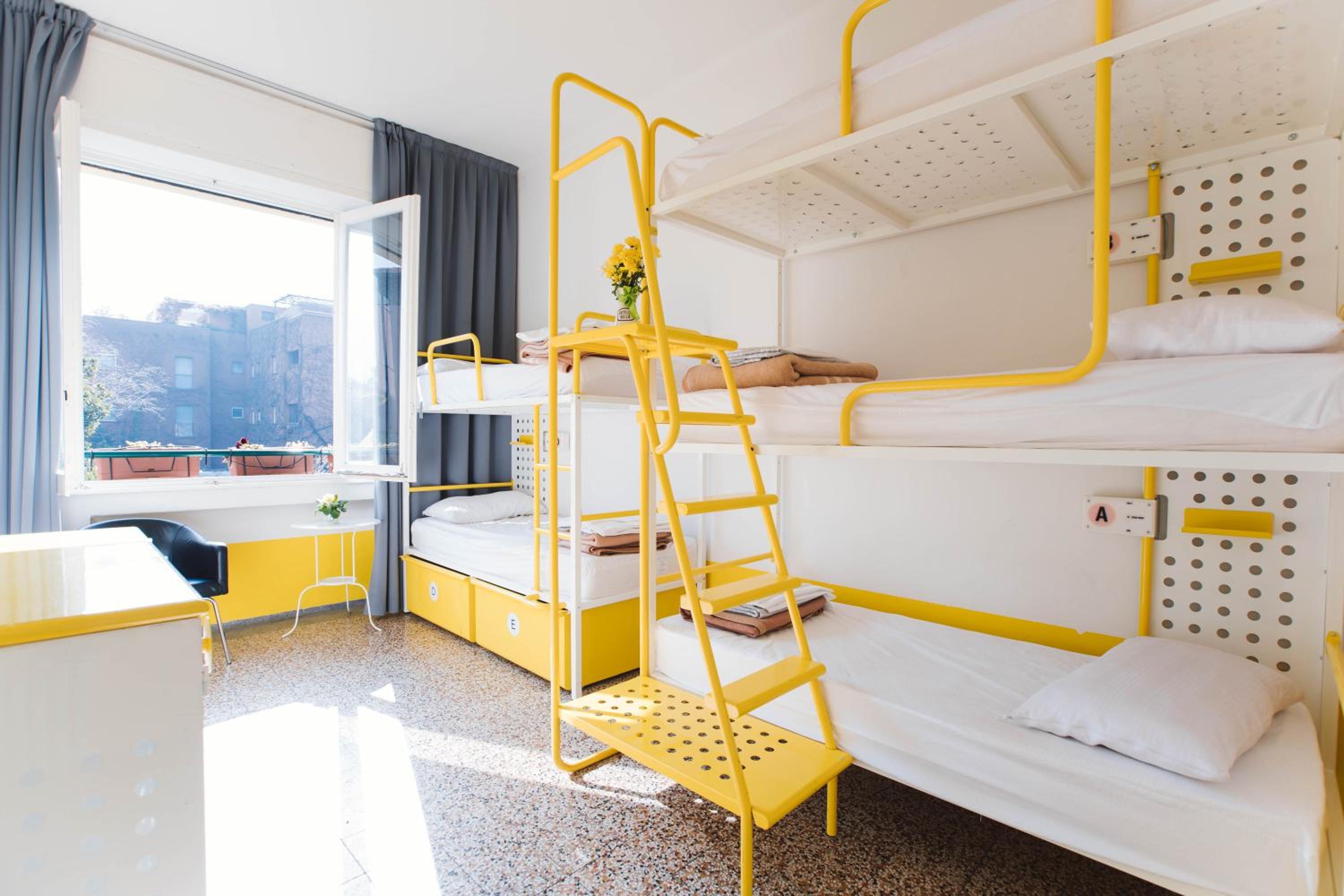 Bed in 5-Bed Mixed Dormitory Room photo 1