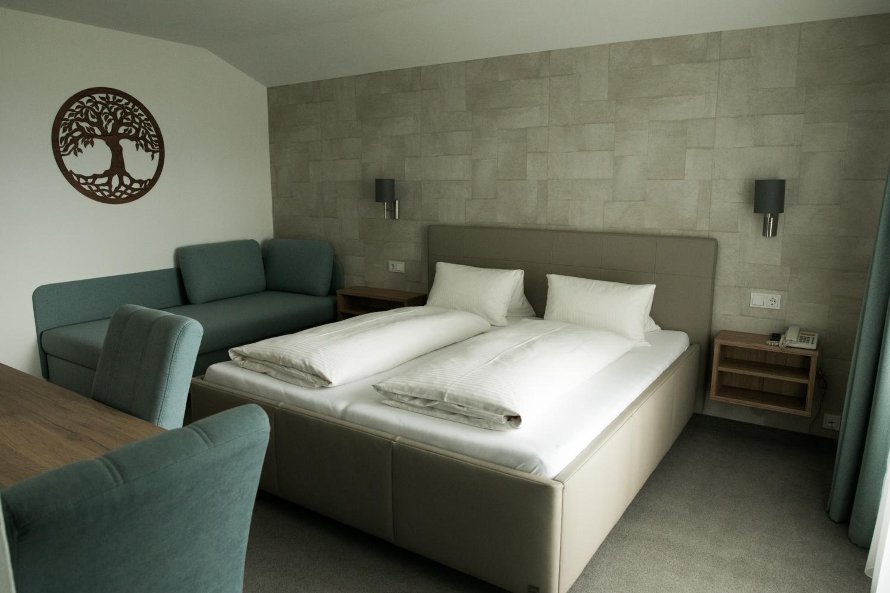 Triple Room with Lake View and Balcony