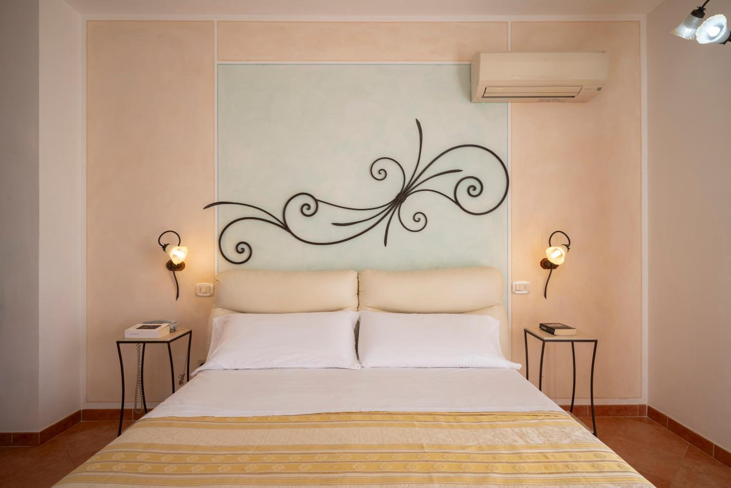 One-Bedroom Apartment with Balcony photo 2