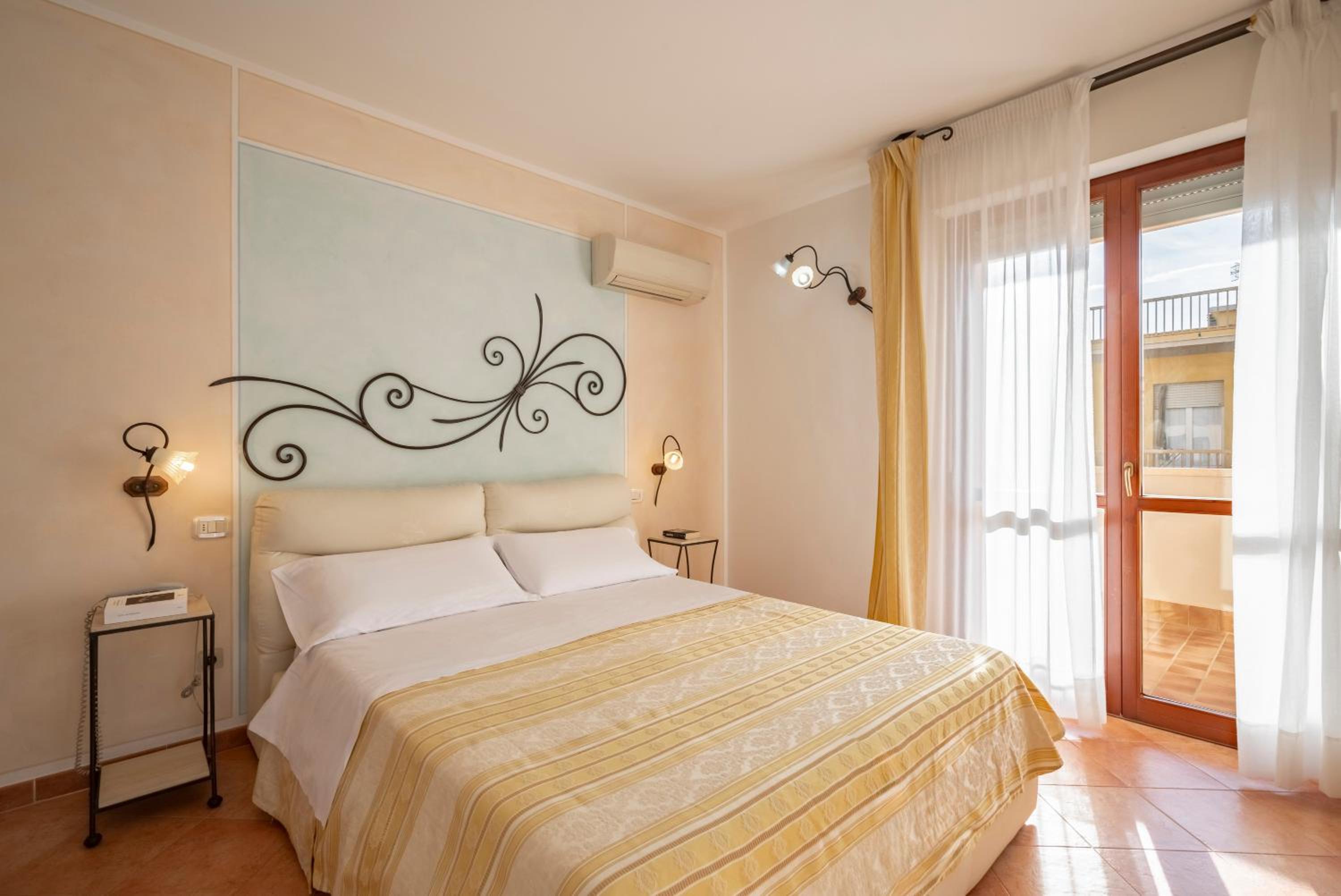 One-Bedroom Apartment with Balcony photo 3
