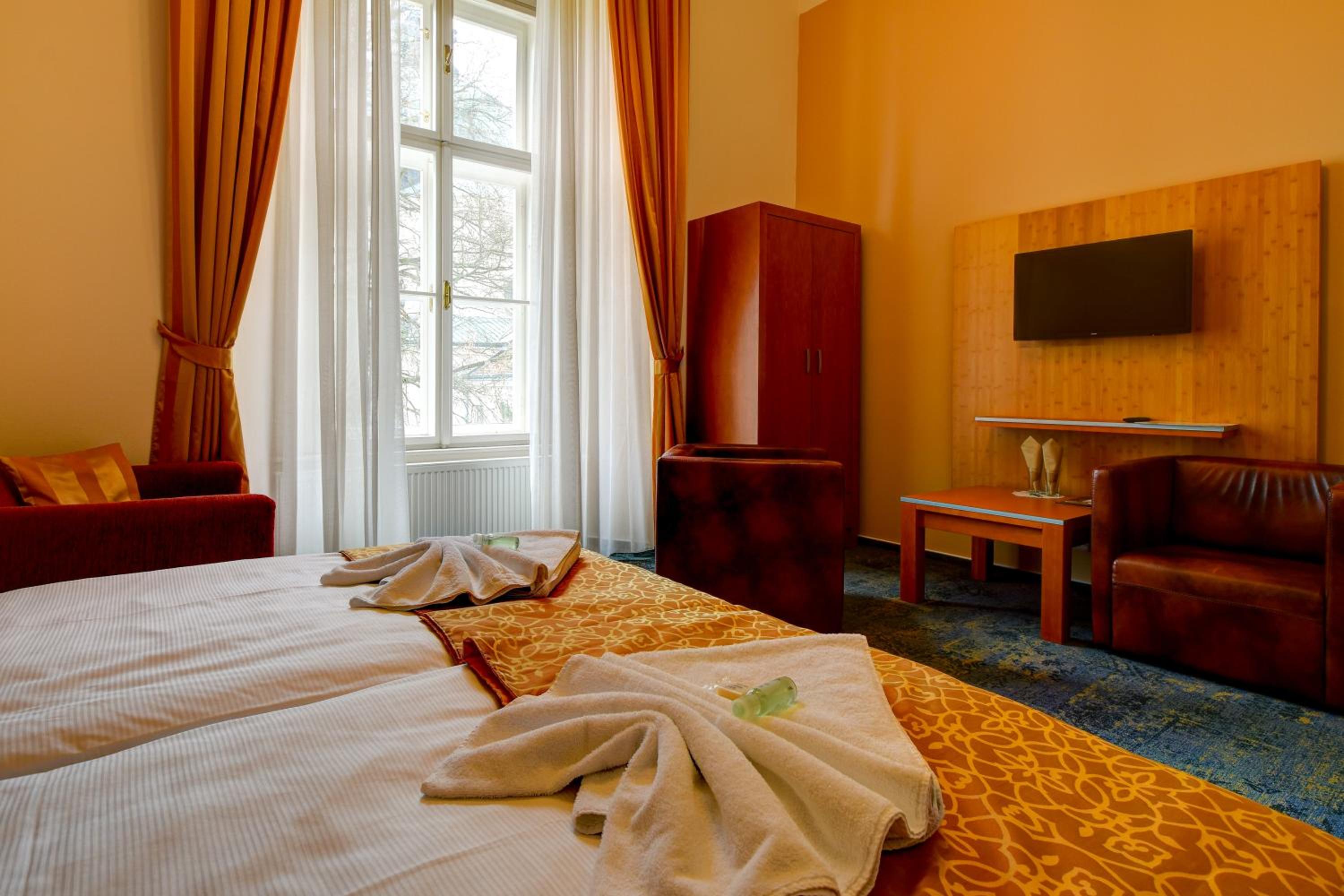 Double Or Twin Room With Extra Bed photo 3