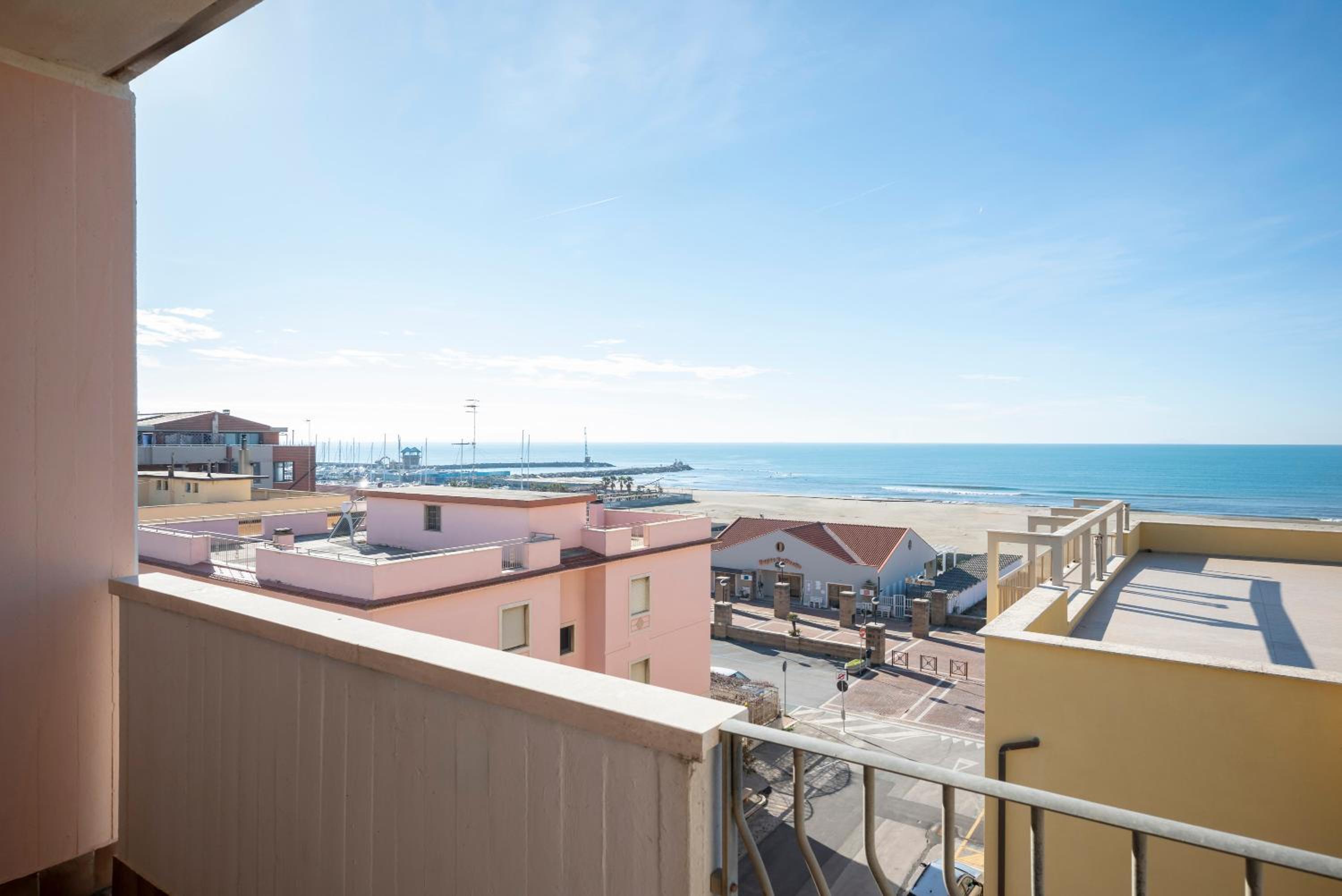 Superior Suite with Sea View - Photo 12