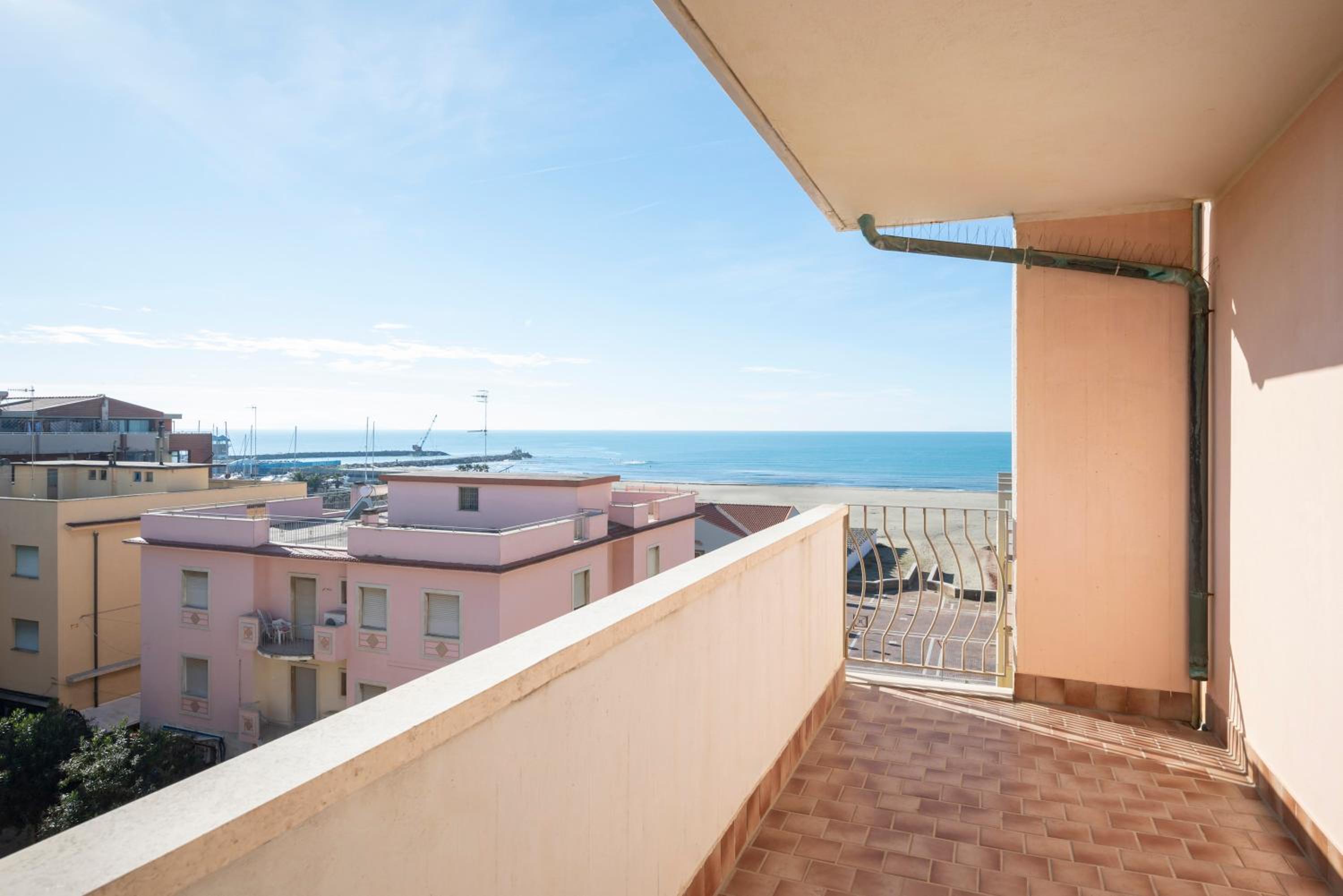 Superior Suite with Sea View - Photo 11