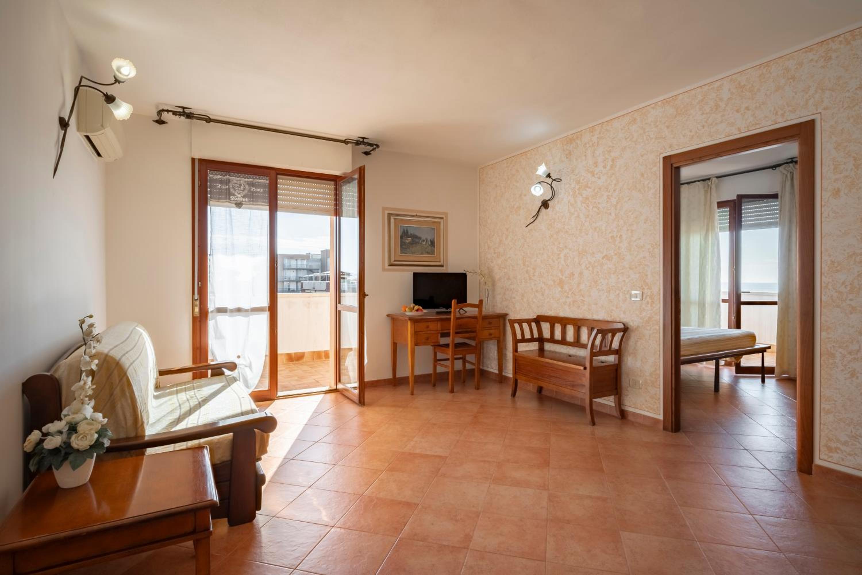 Superior Suite with Sea View - Photo 7