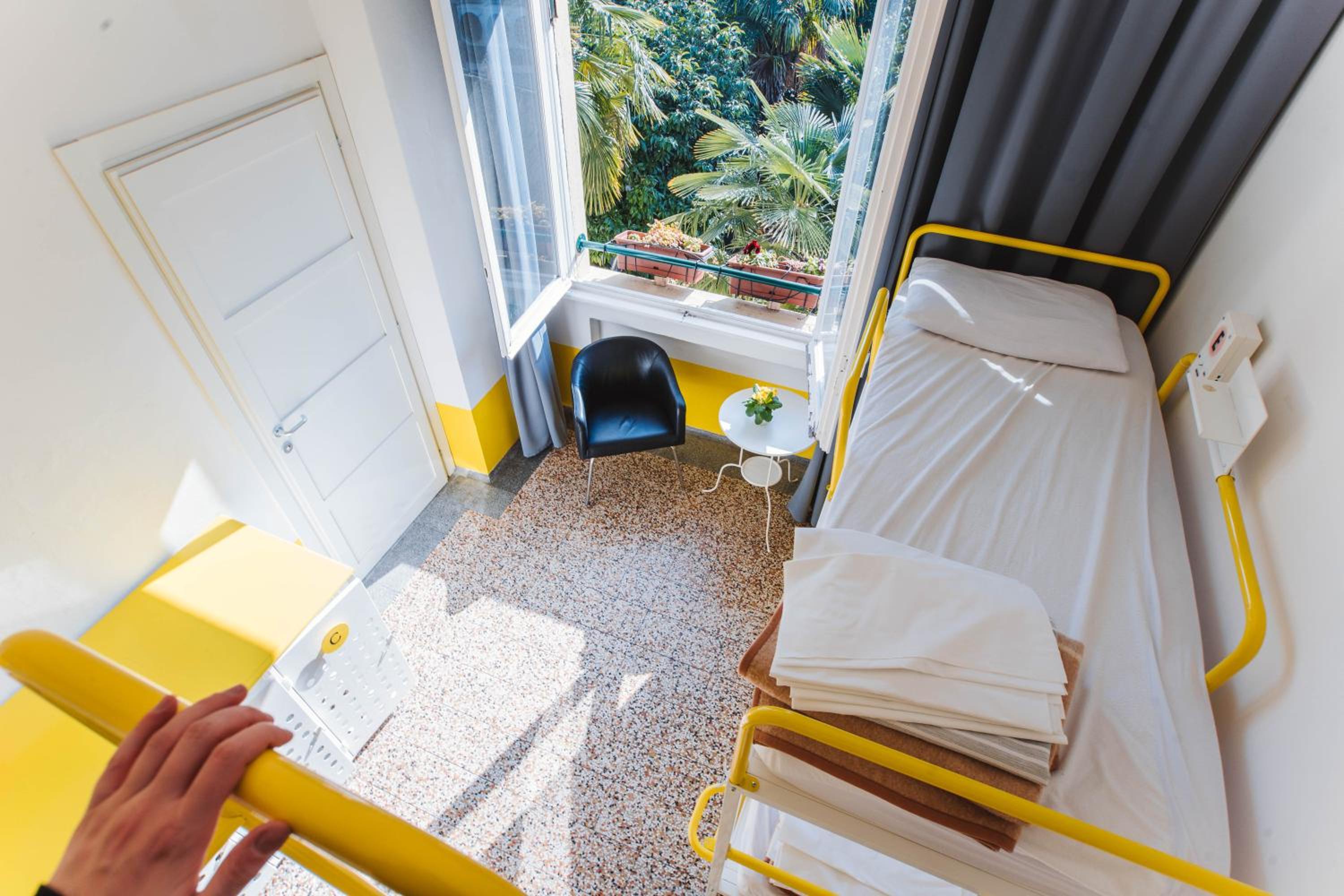 Bed in 4-Bed Mixed Dormitory Room photo 2