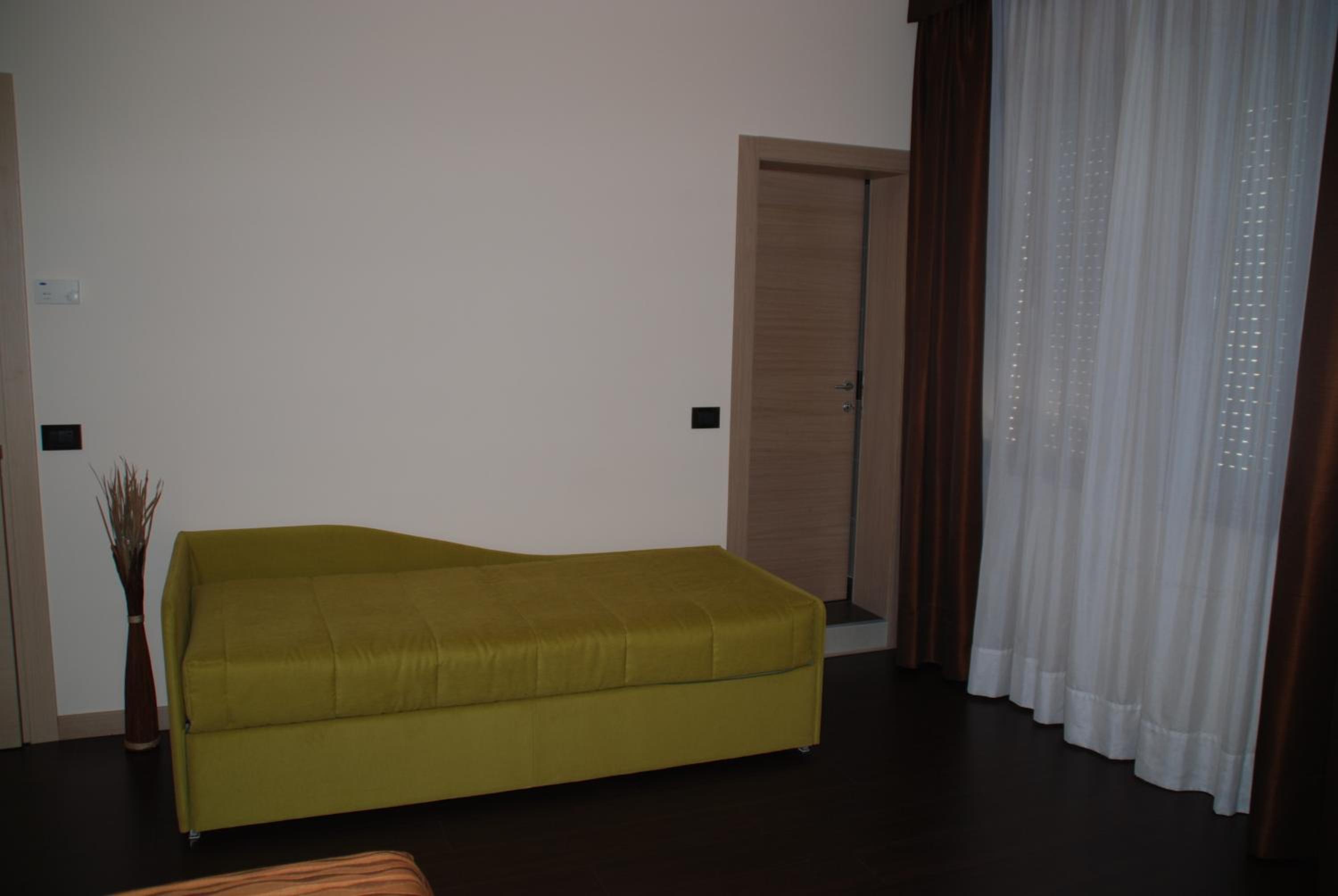 Quadruple Room - Photo 4