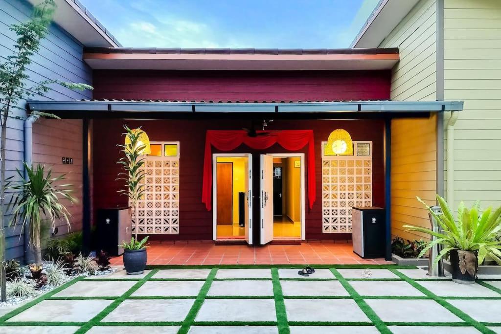 Four-Bedroom House photo 3
