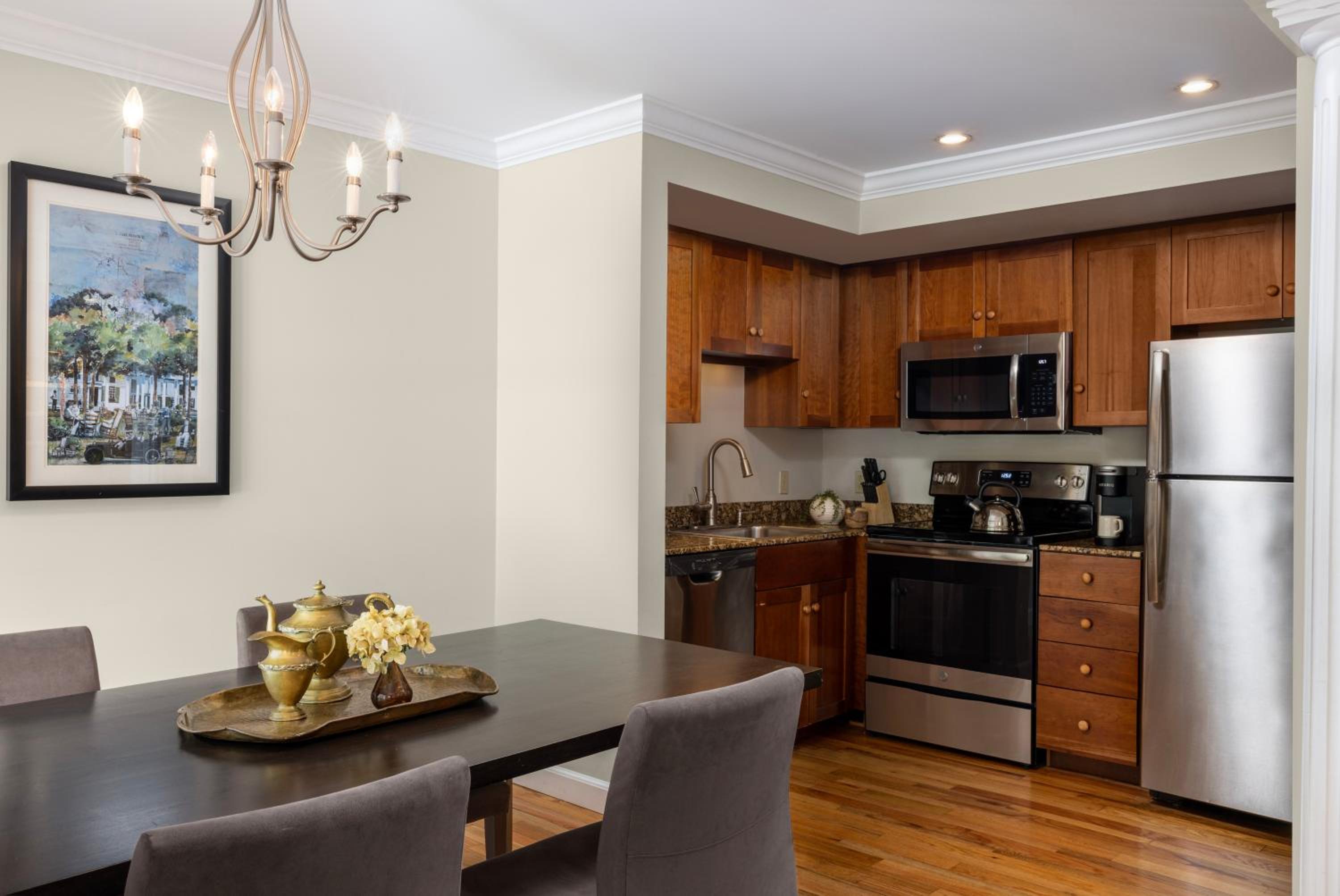 Orvis Inn Premier King Suite - Photo 5