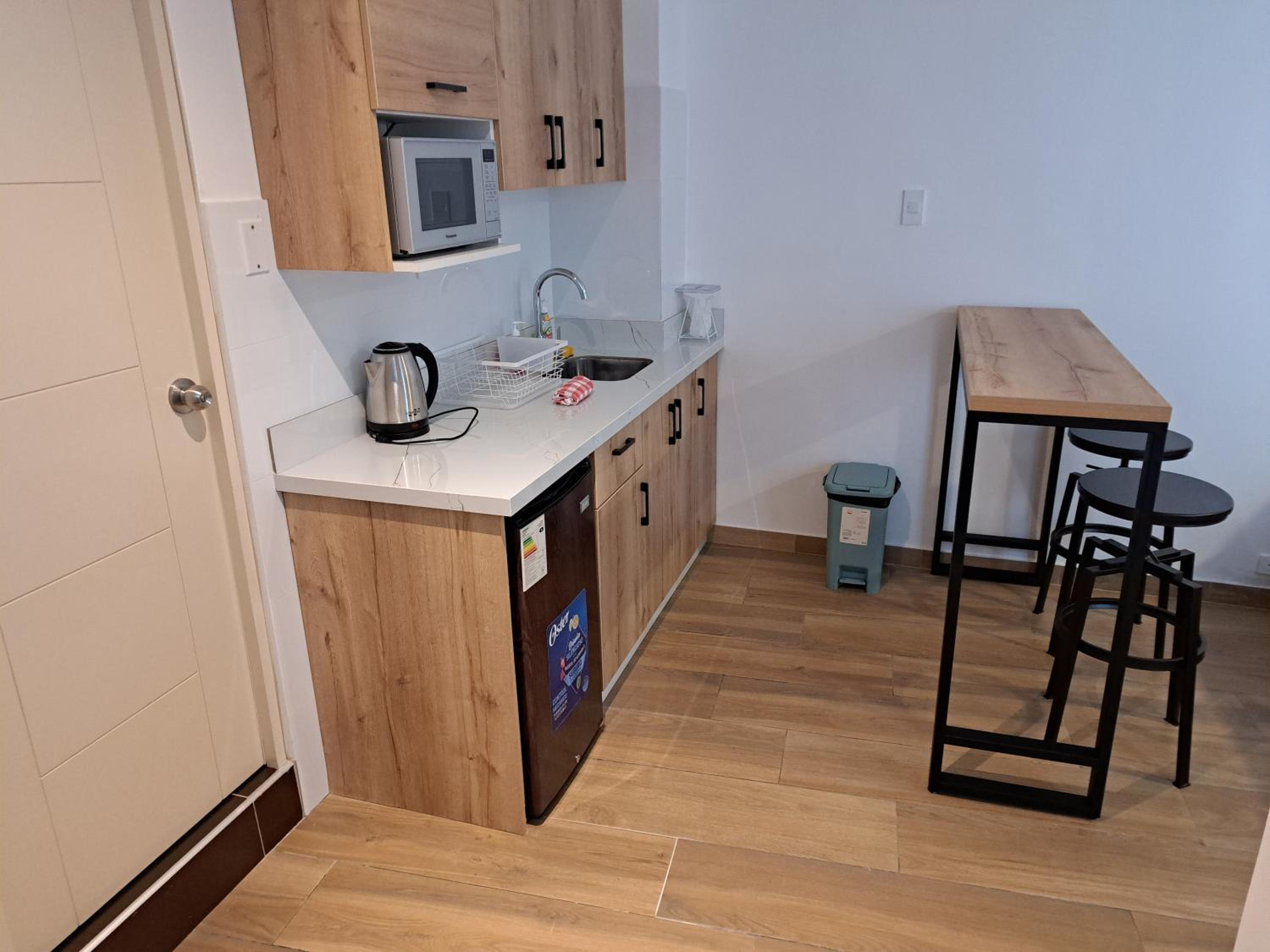 One-Bedroom Apartment - Non-Smoking photo 2
