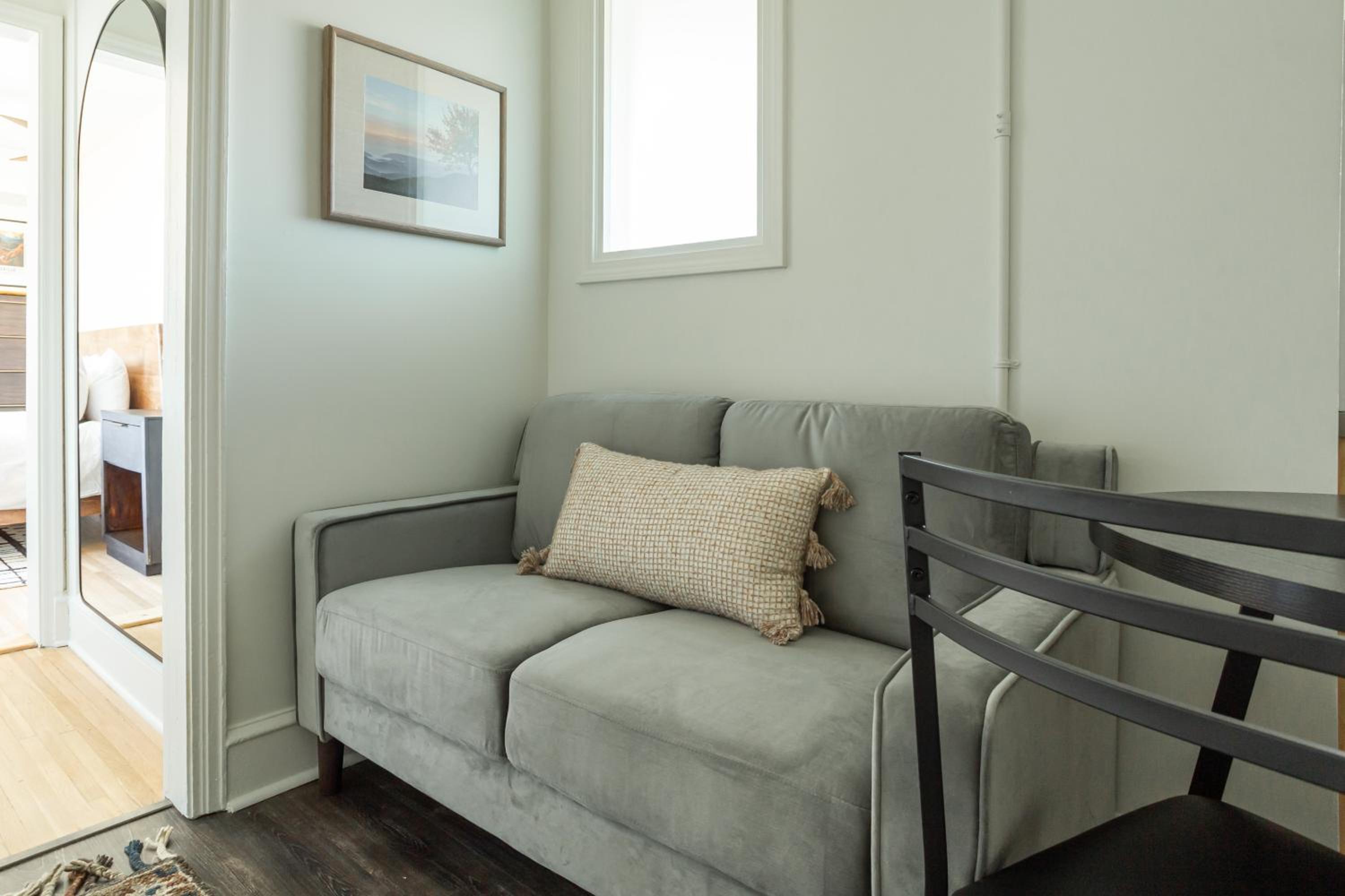 Deluxe King Suite (Self Check-in with Virtual Front Desk) photo 2