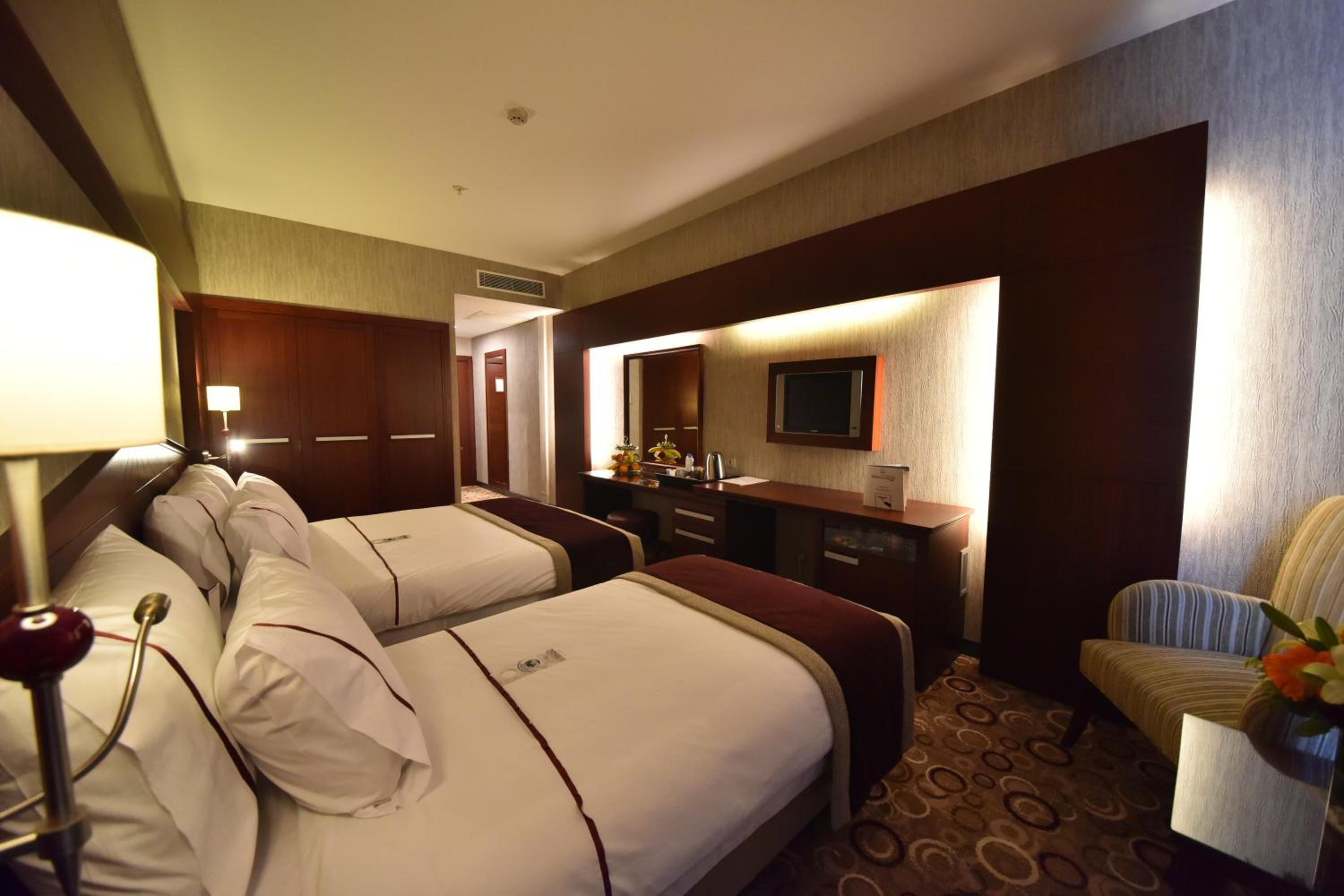 Deluxe Double Room with Extra Bed photo 2