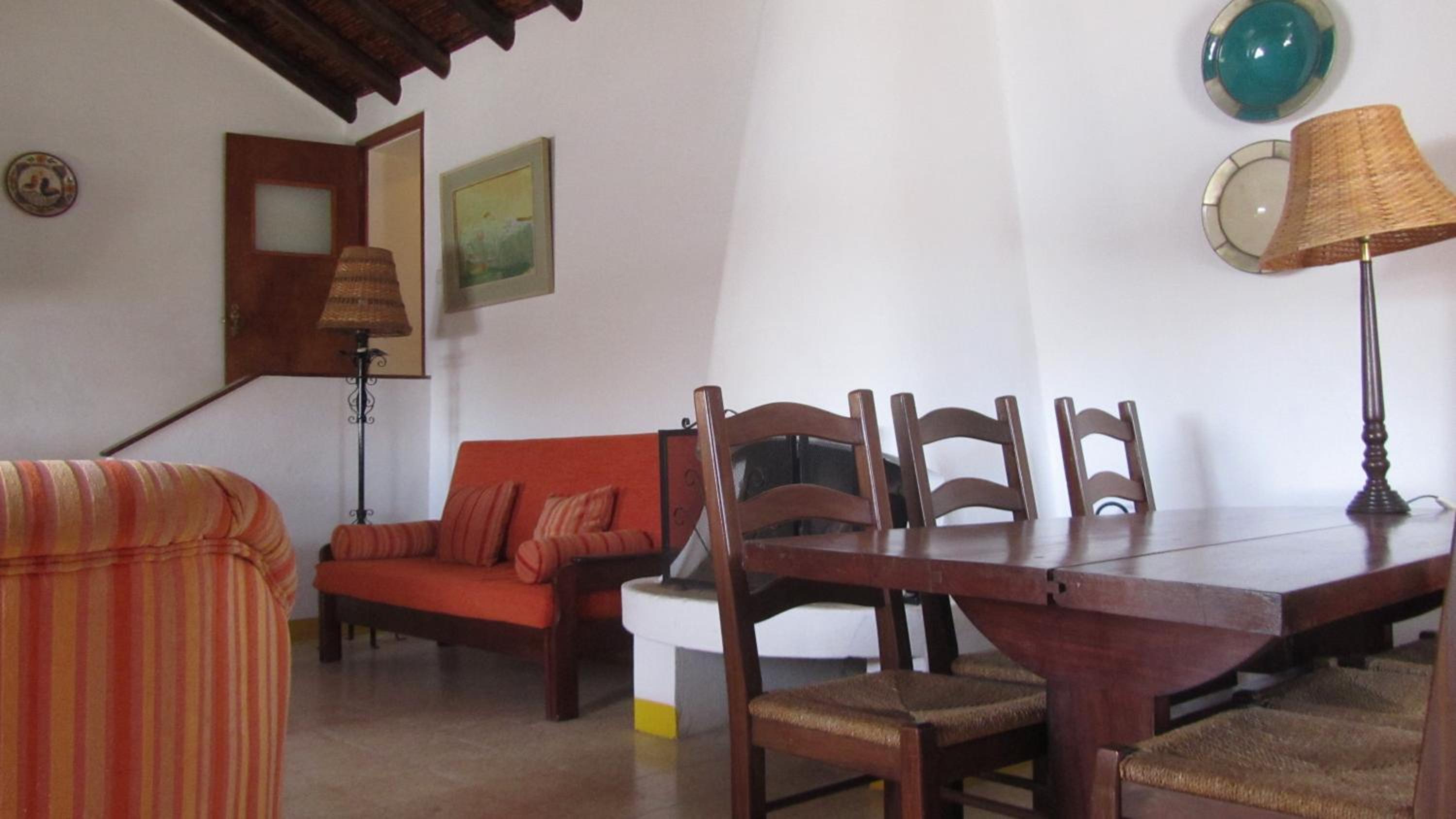 Three-Bedroom House with River View - Photo 4