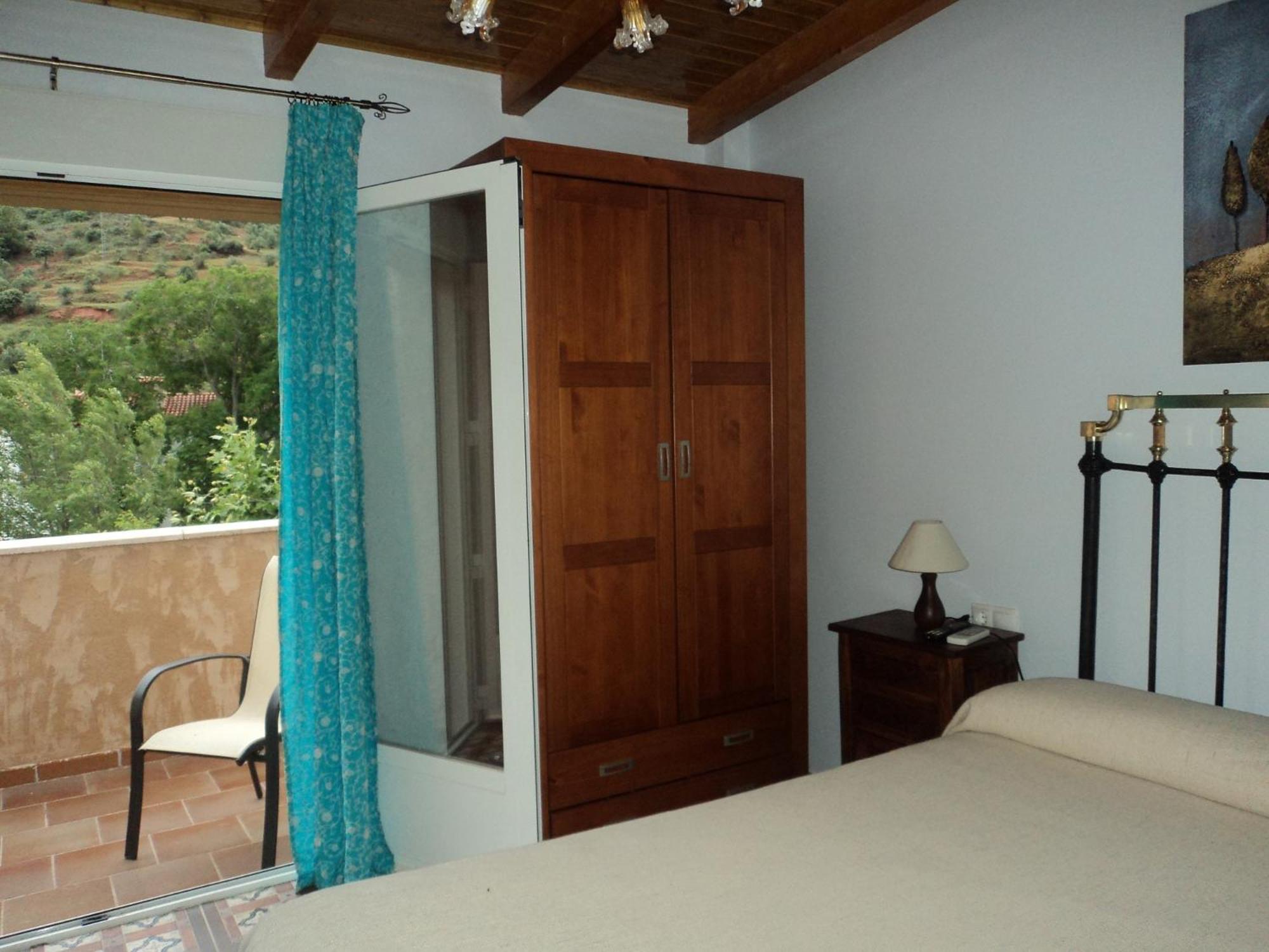 Double or Twin Room - Photo 10
