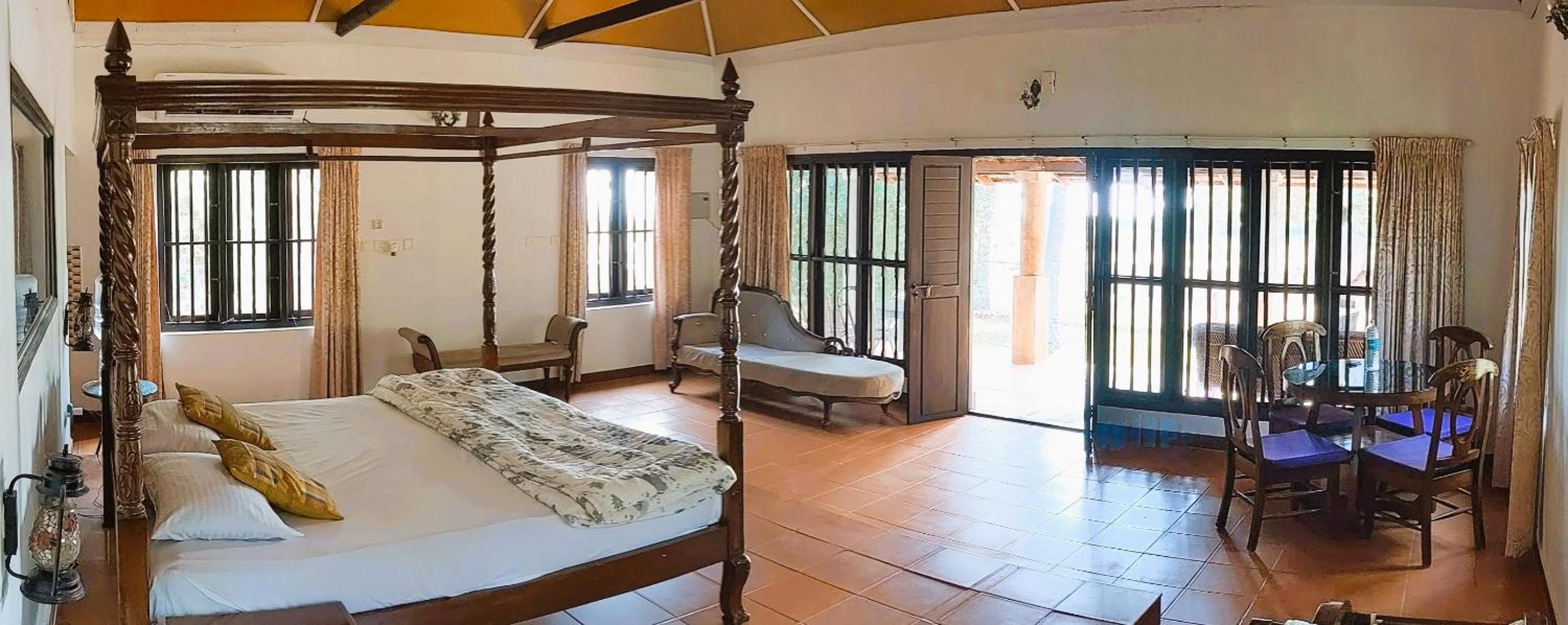 Large Cottage with Sea View