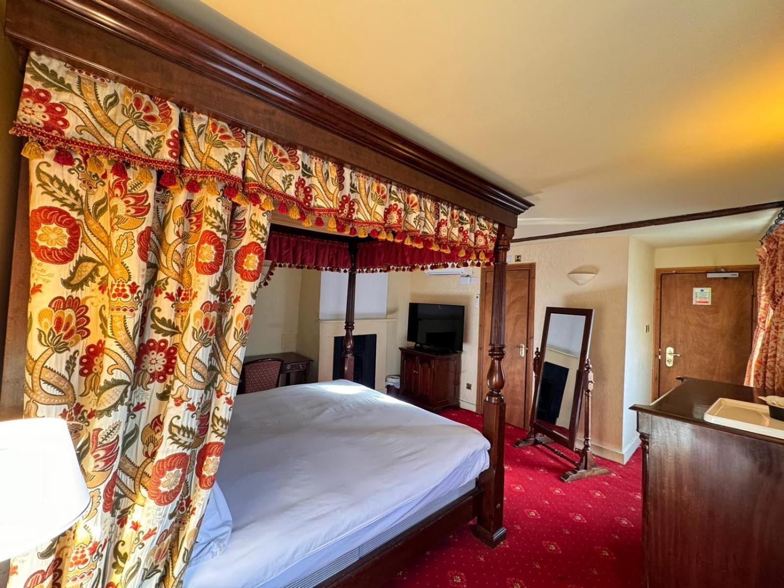 Deluxe King Room photo 2