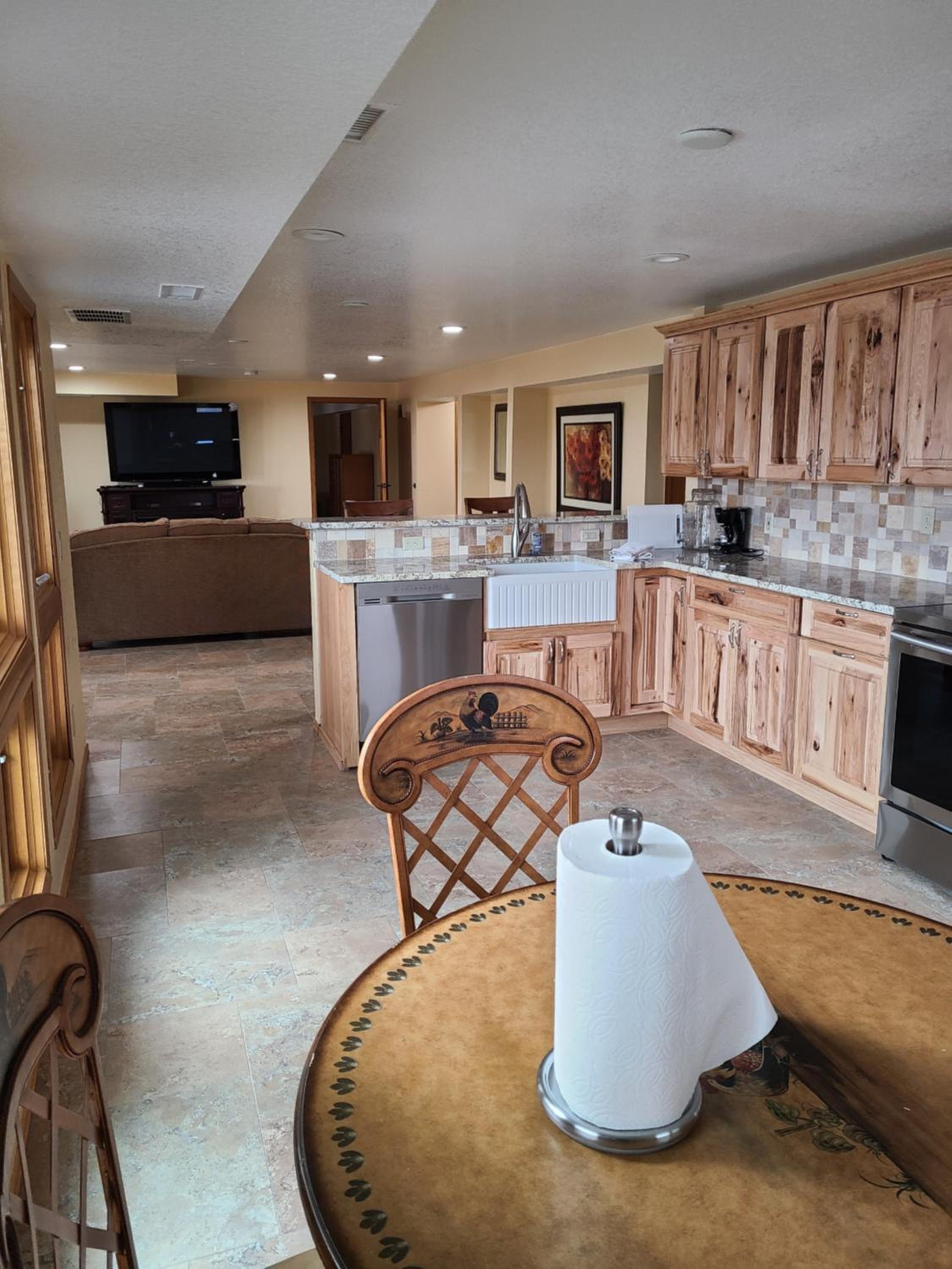 Five-Bedroom House photo 3