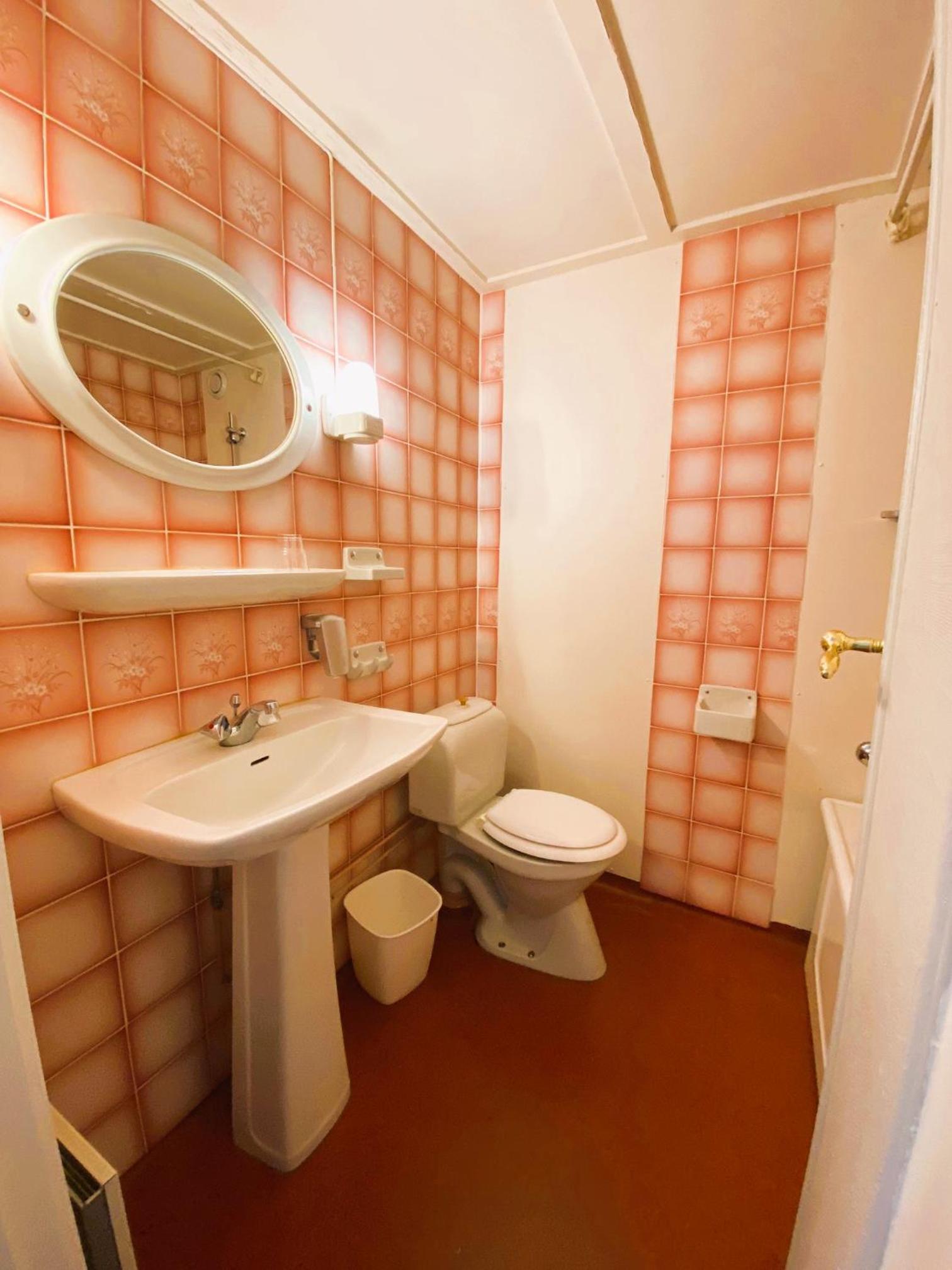 Budget Double Room photo 3