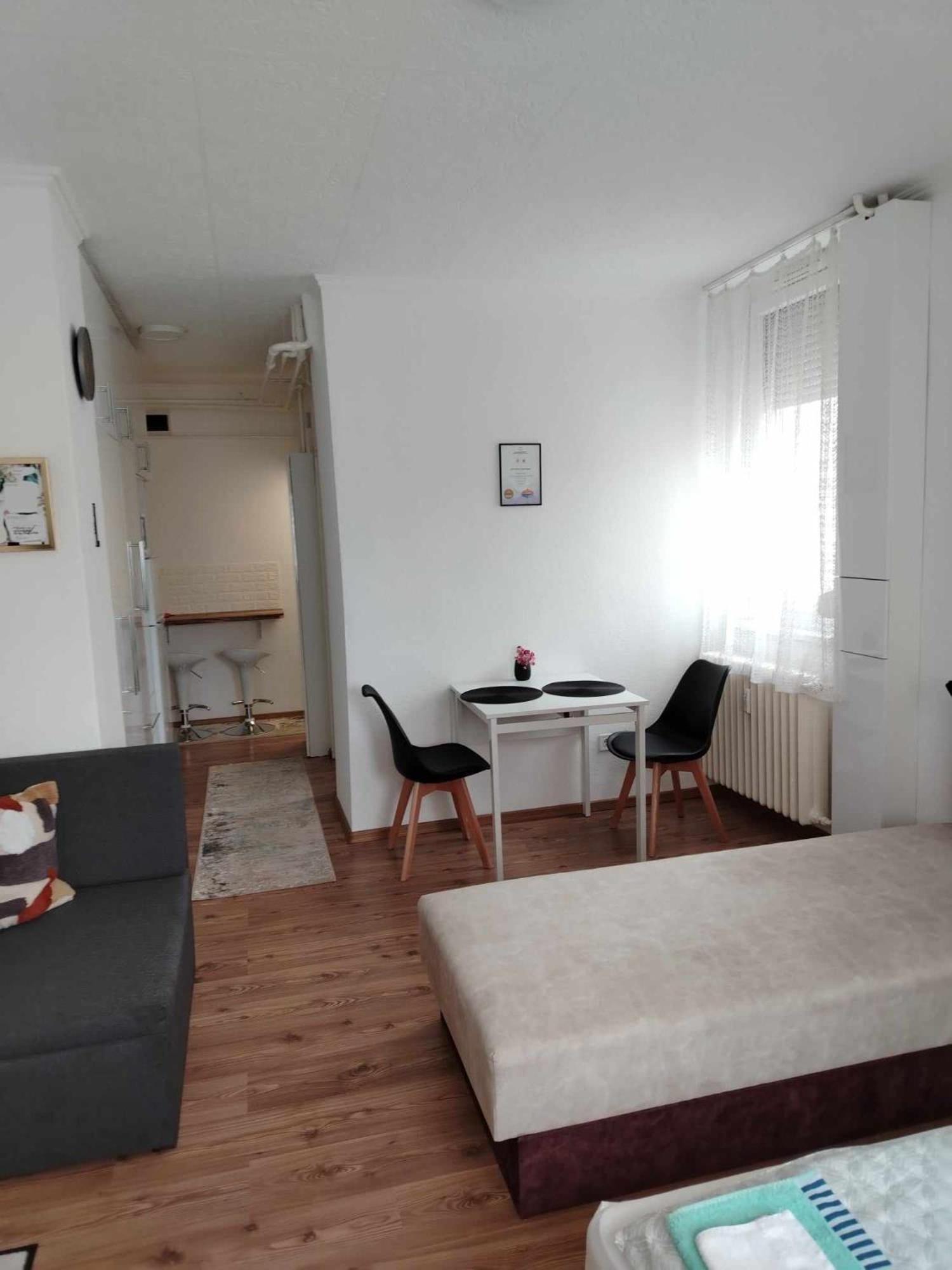 One-Bedroom Apartment photo 1