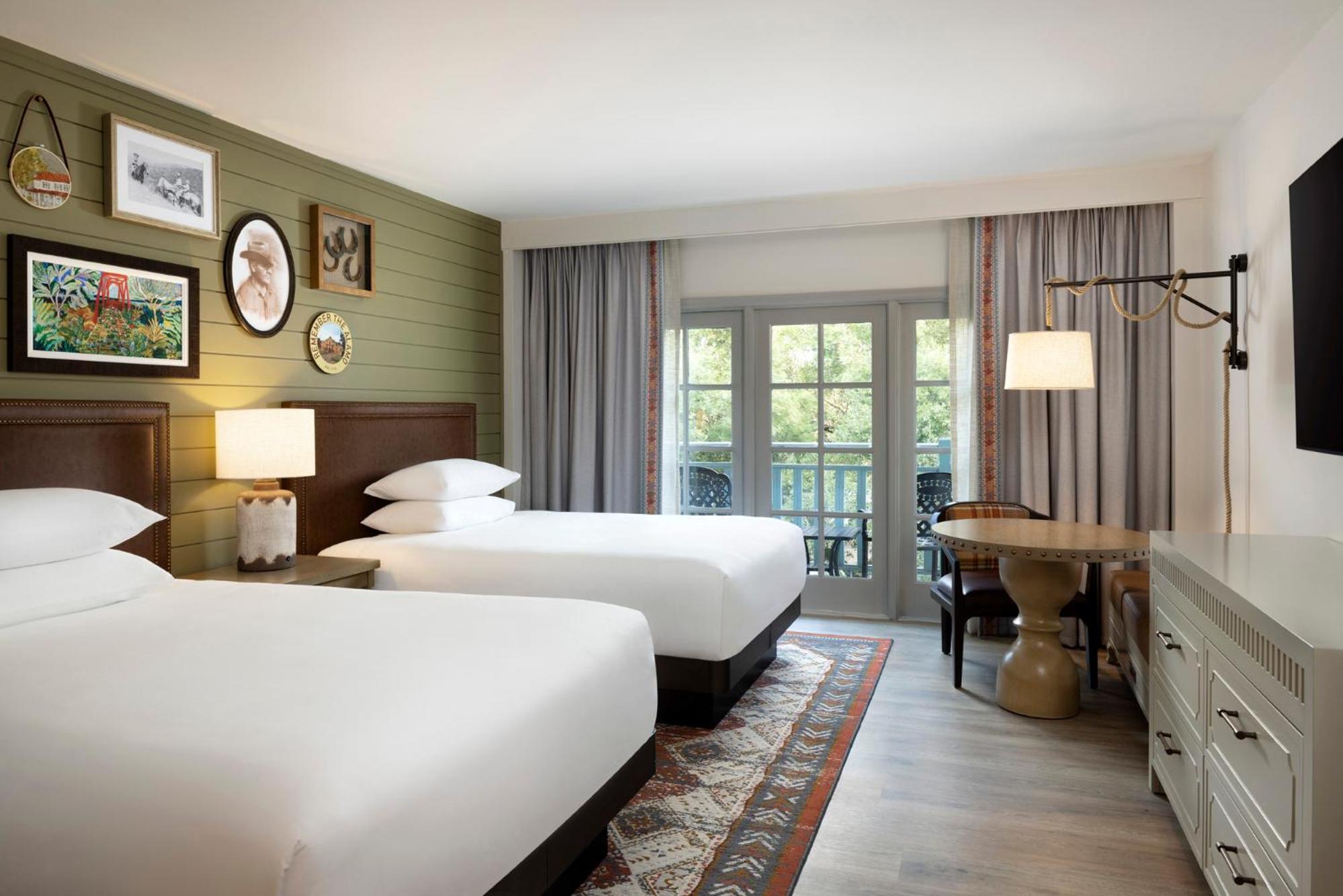 Queen Room with Two Queen Beds and Balcony - Photo 5