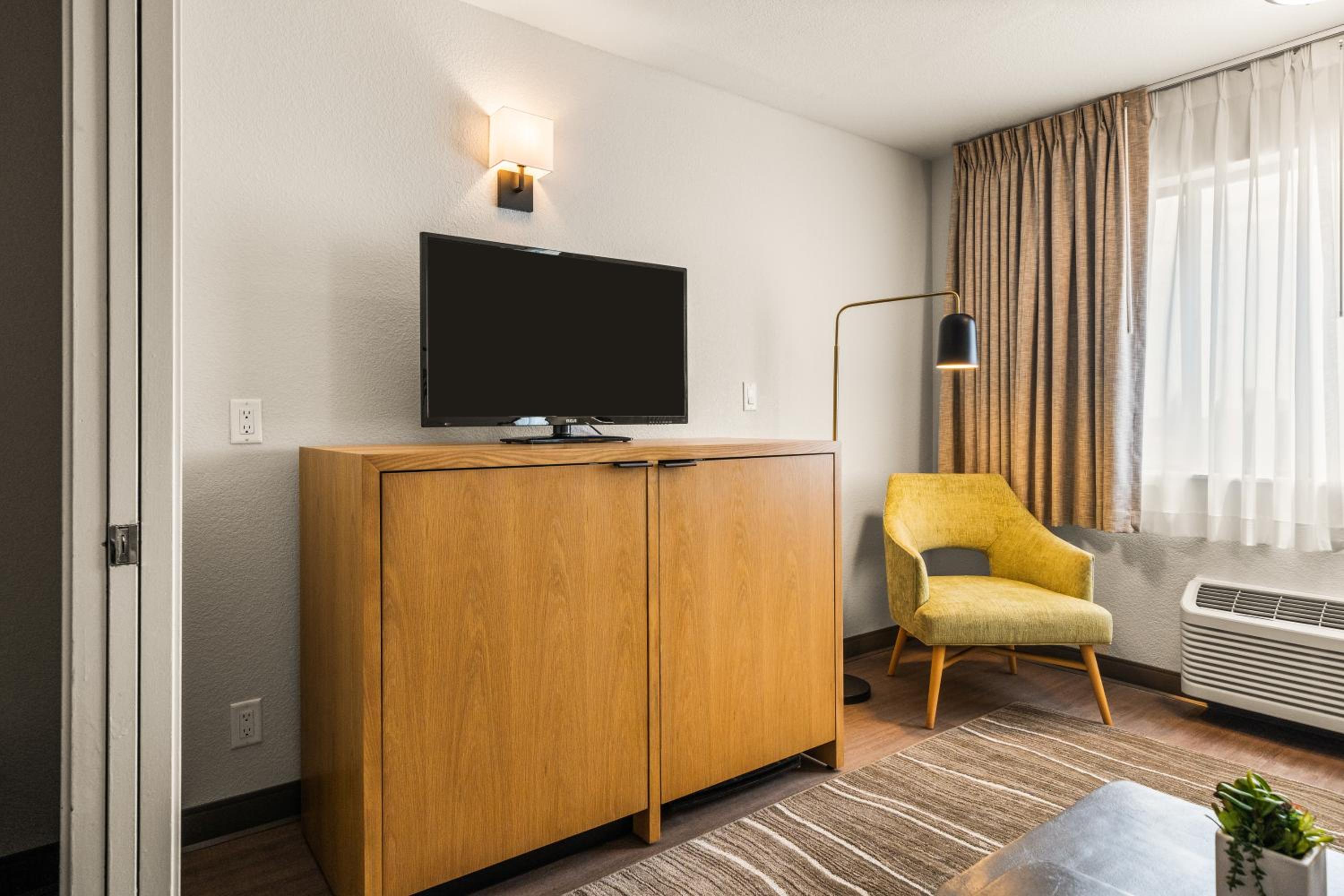 Executive 2 Queen Suite - Photo 8