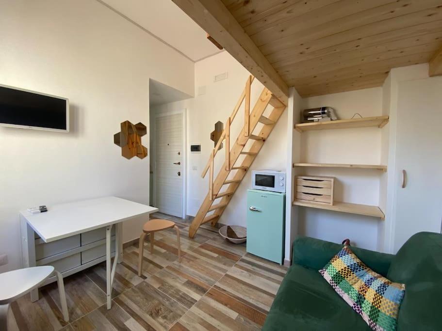One-Bedroom Apartment photo 1