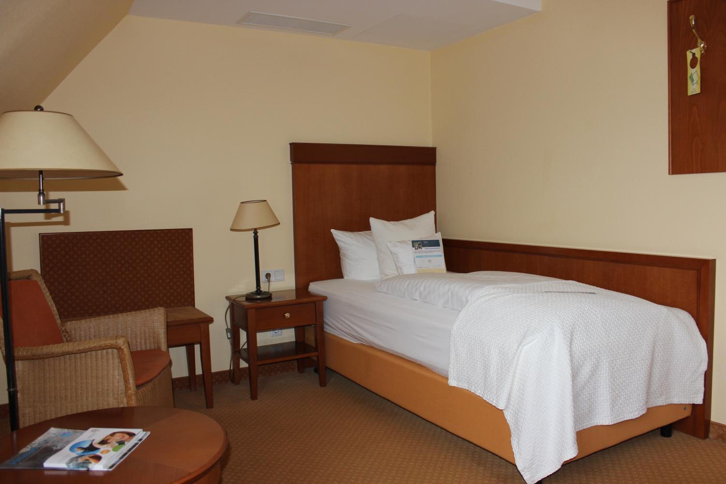 Standard Single Room residential example photo 1